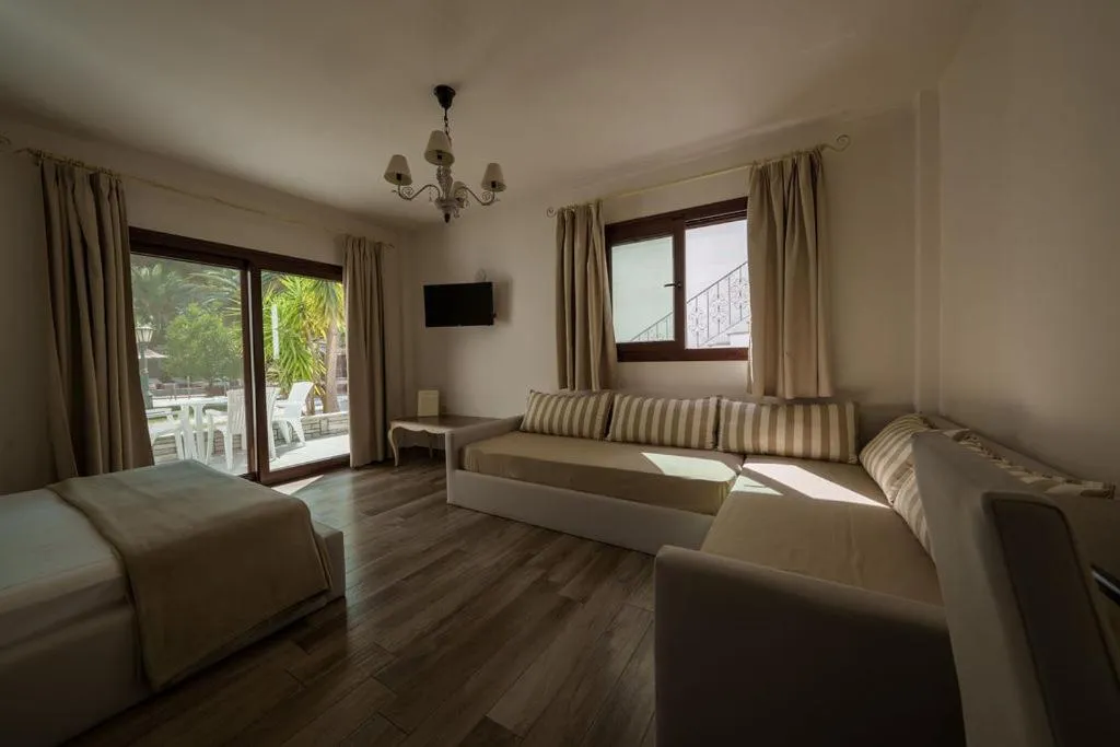 Photo of the whole room, Bed in Hotel Pilalidis