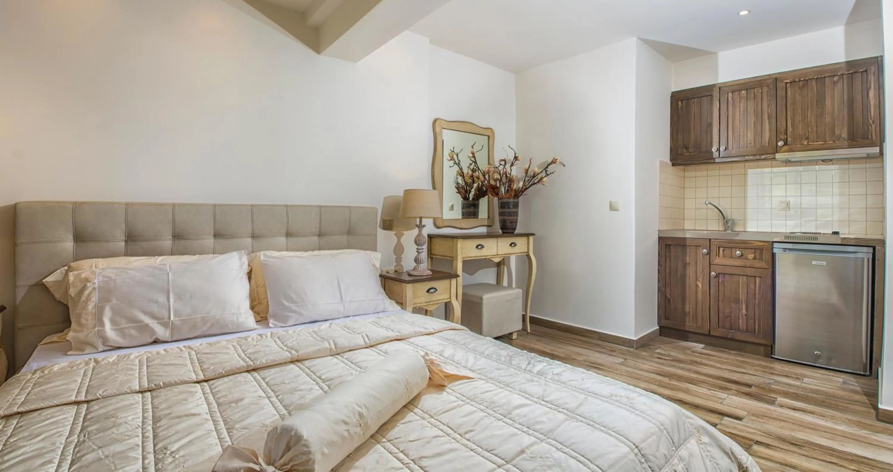 Photo of the whole room, Bed in Hotel Pilalidis