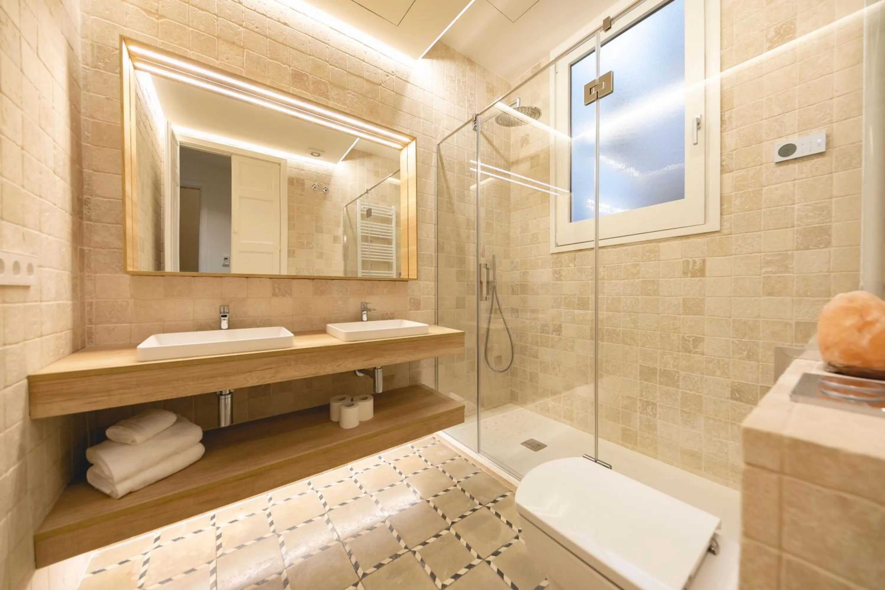 Shower in Bravissimo Mercaders, beautiful 3 bedroom apartment