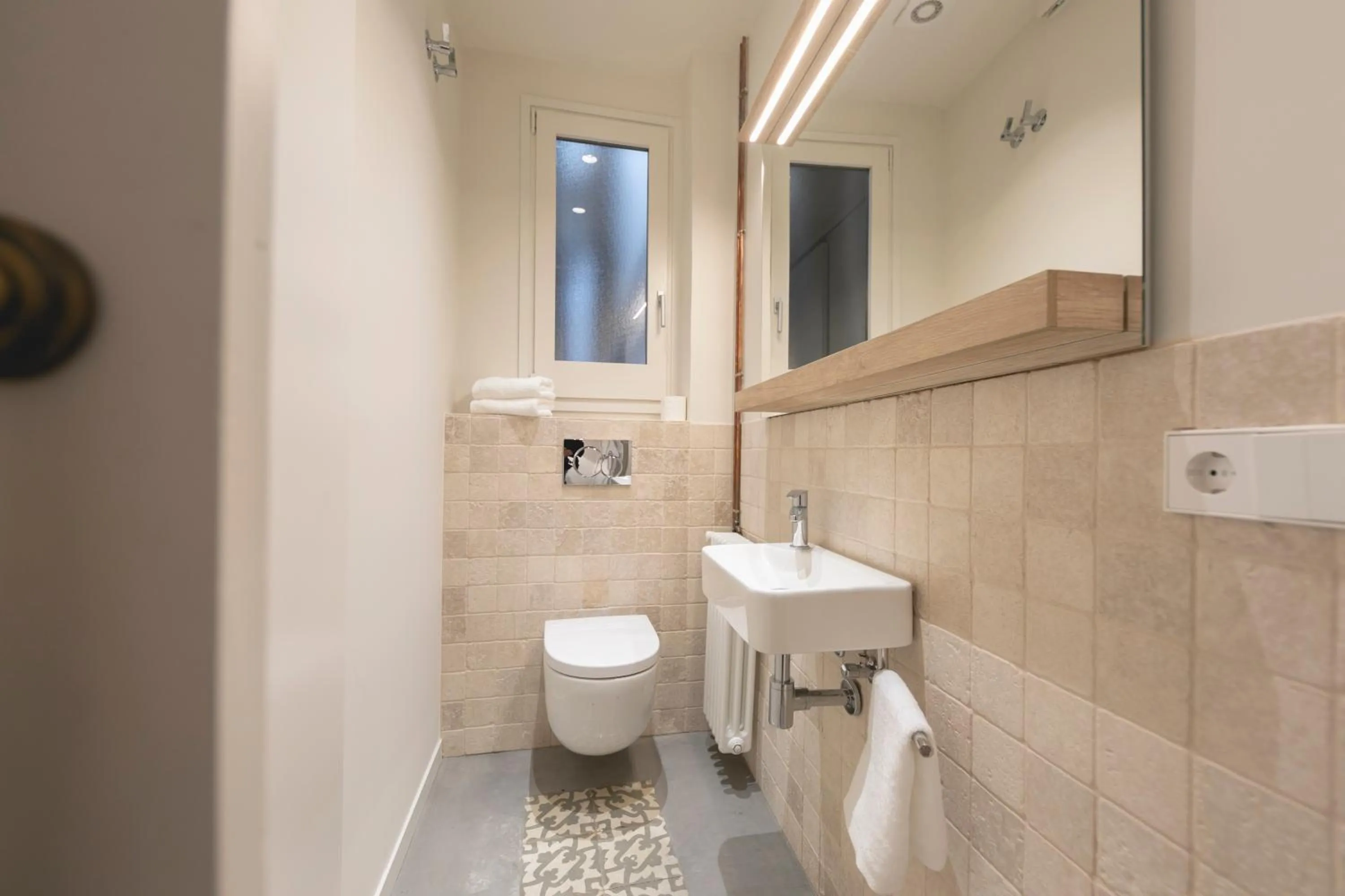 Toilet in Bravissimo Mercaders, beautiful 3 bedroom apartment