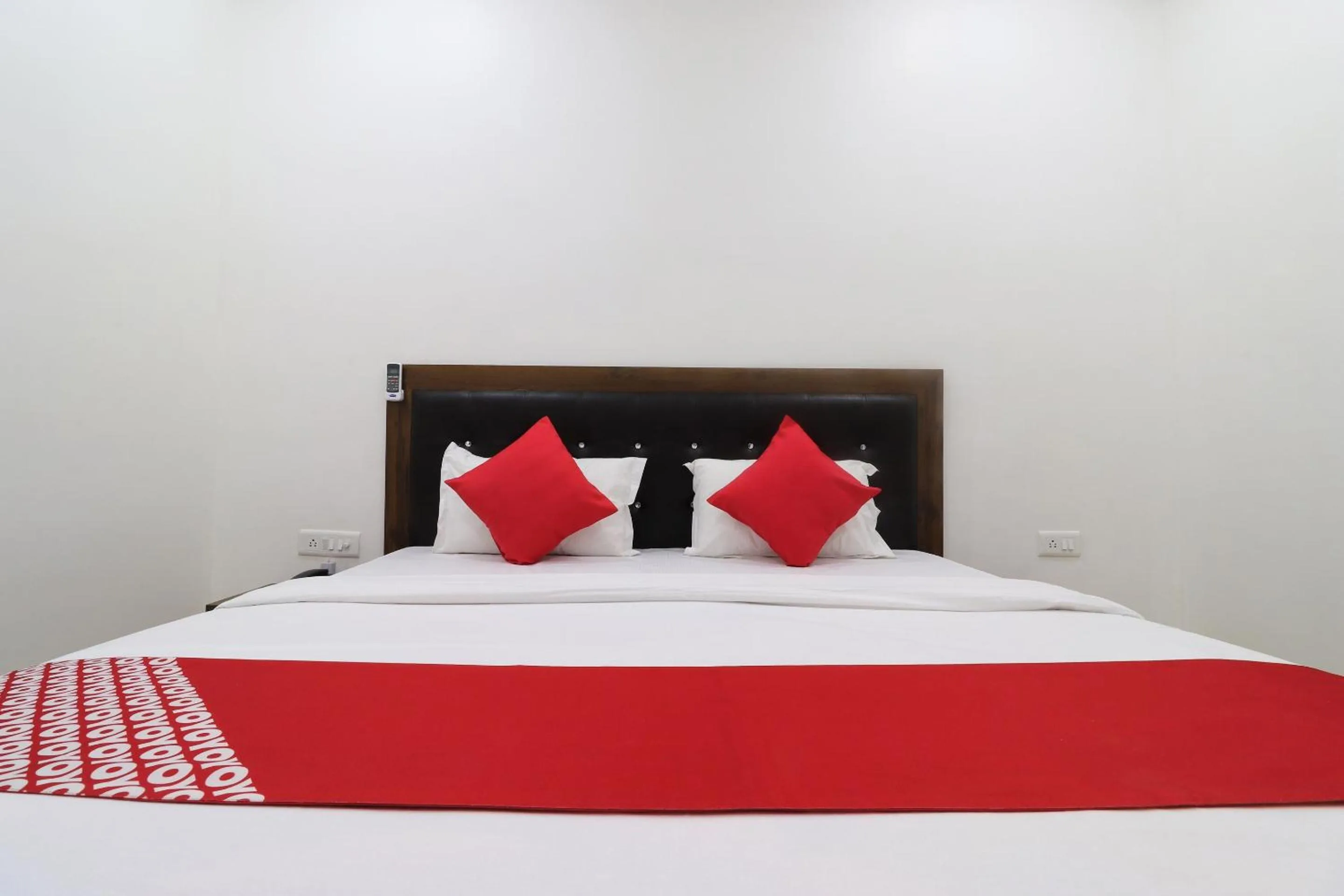 Bedroom in Hotel O Vrindravan Inn