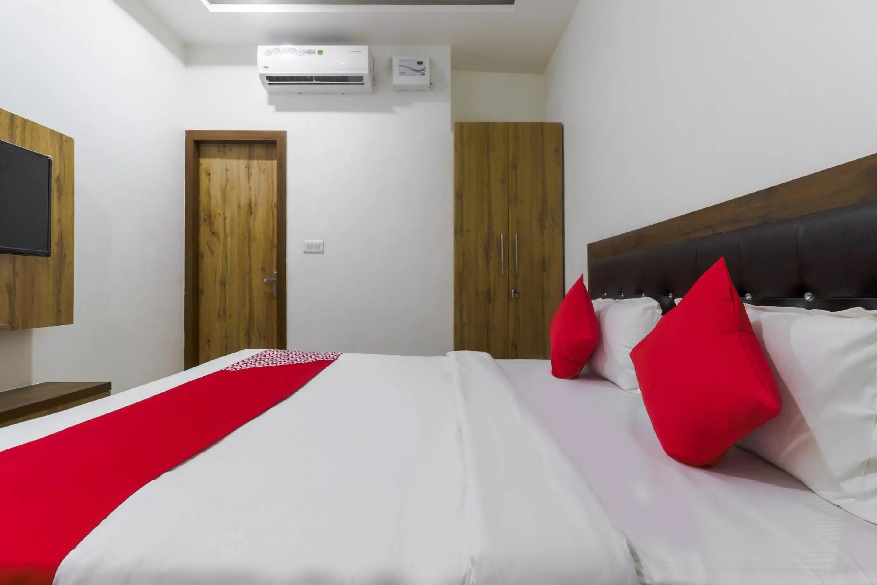 Bedroom in Hotel O Vrindravan Inn