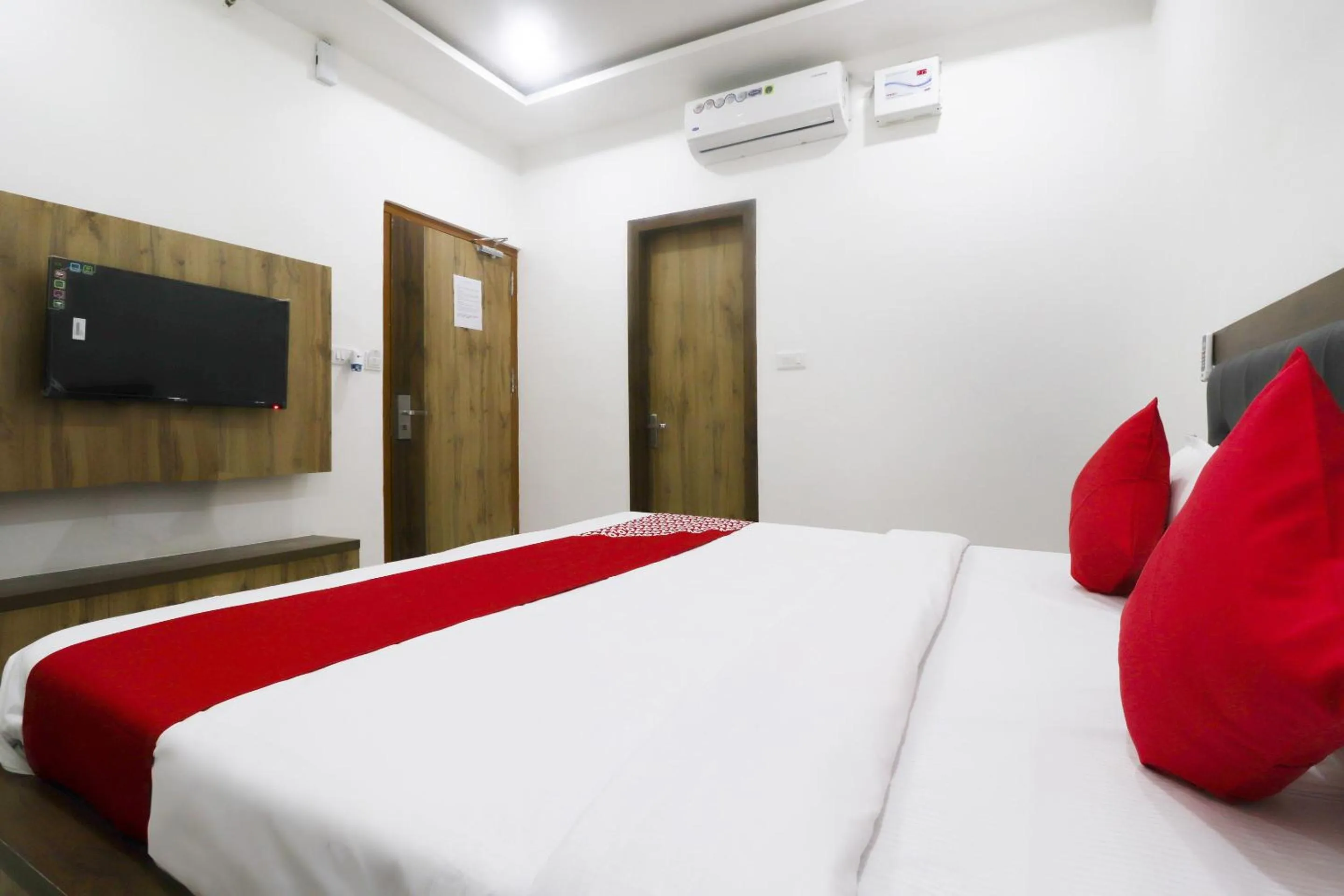 Bedroom in Hotel O Vrindravan Inn