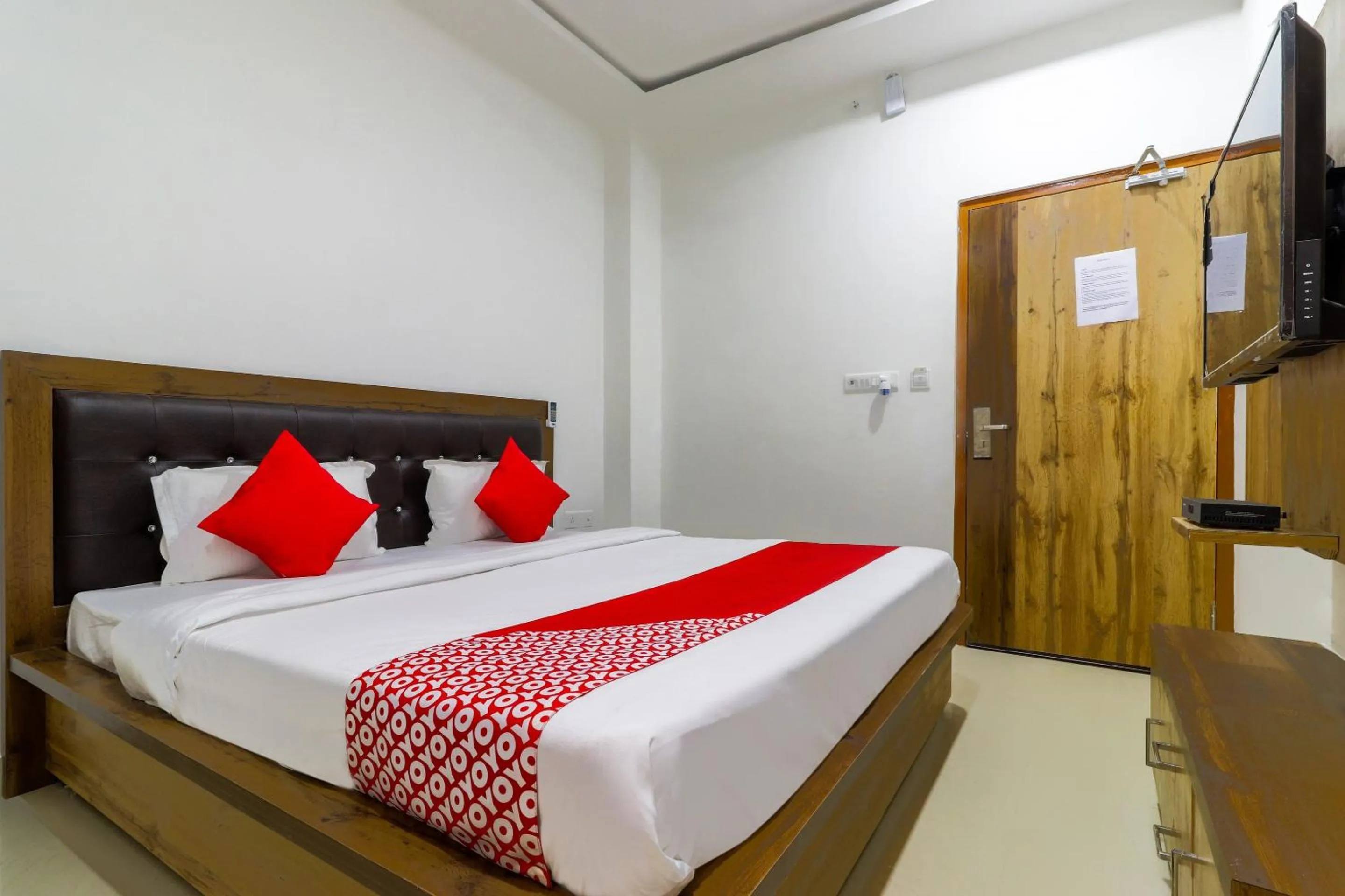 Bedroom in Hotel O Vrindravan Inn