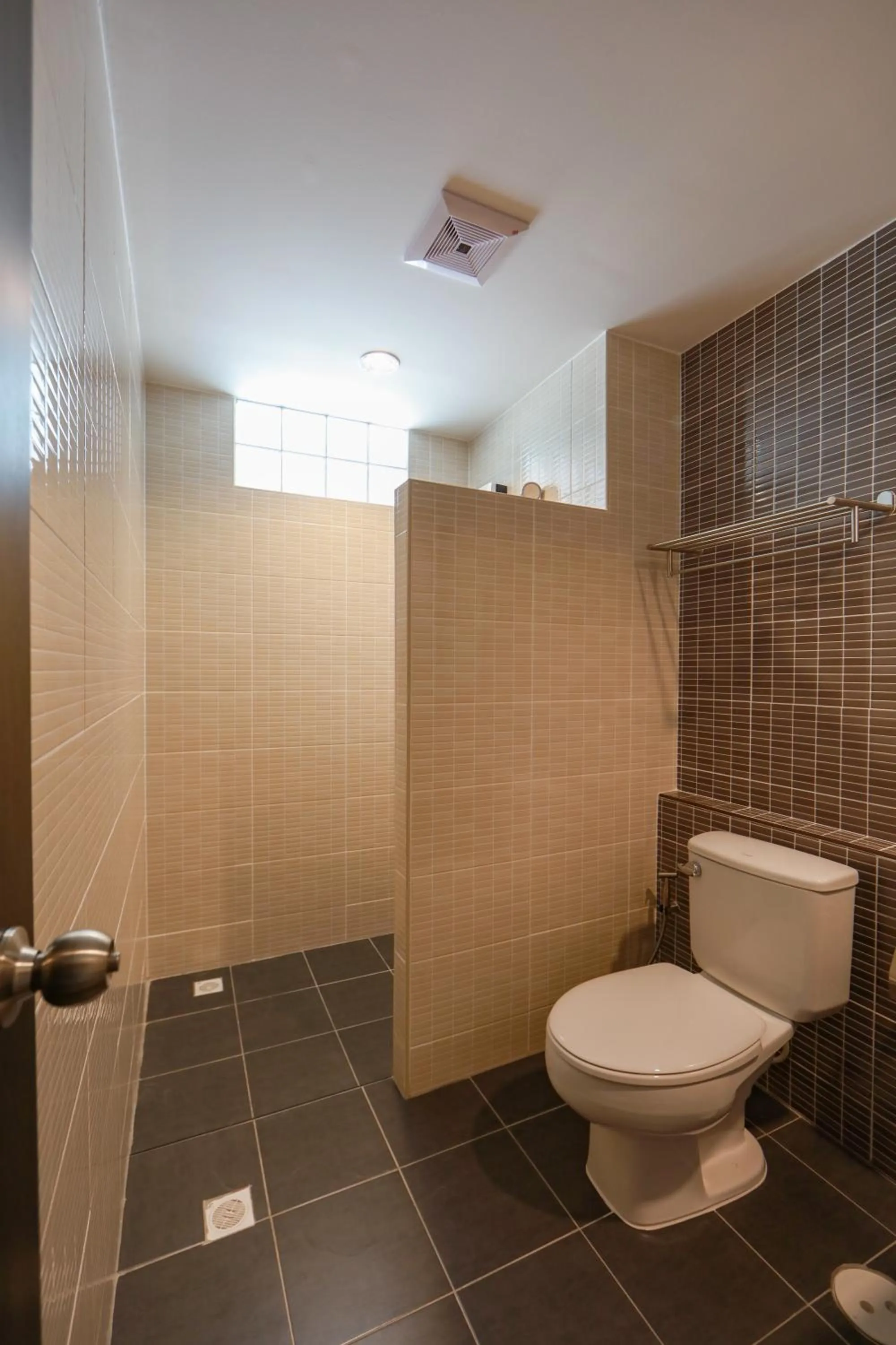 Shower in Nalanta Hotel Pattaya