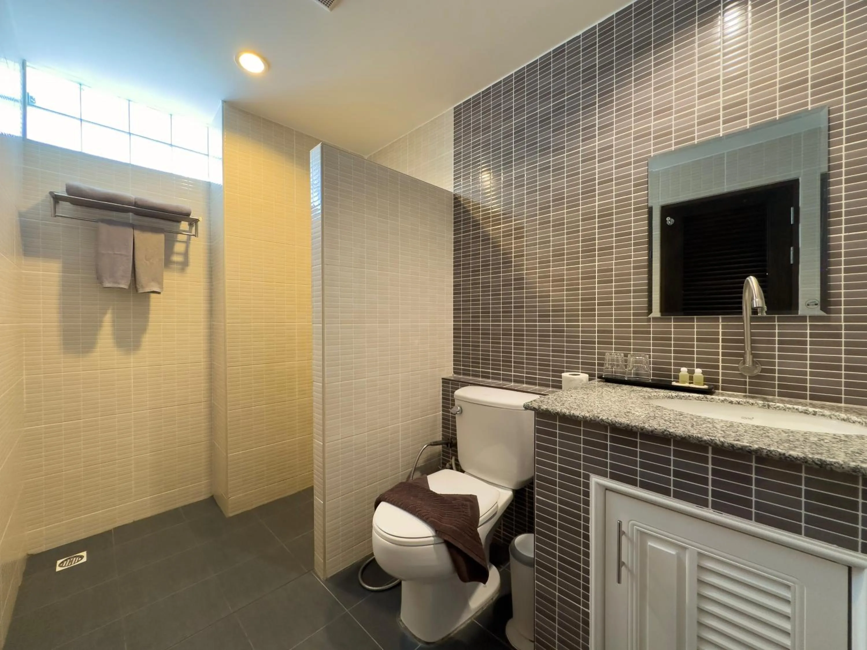 Bathroom in Nalanta Hotel Pattaya