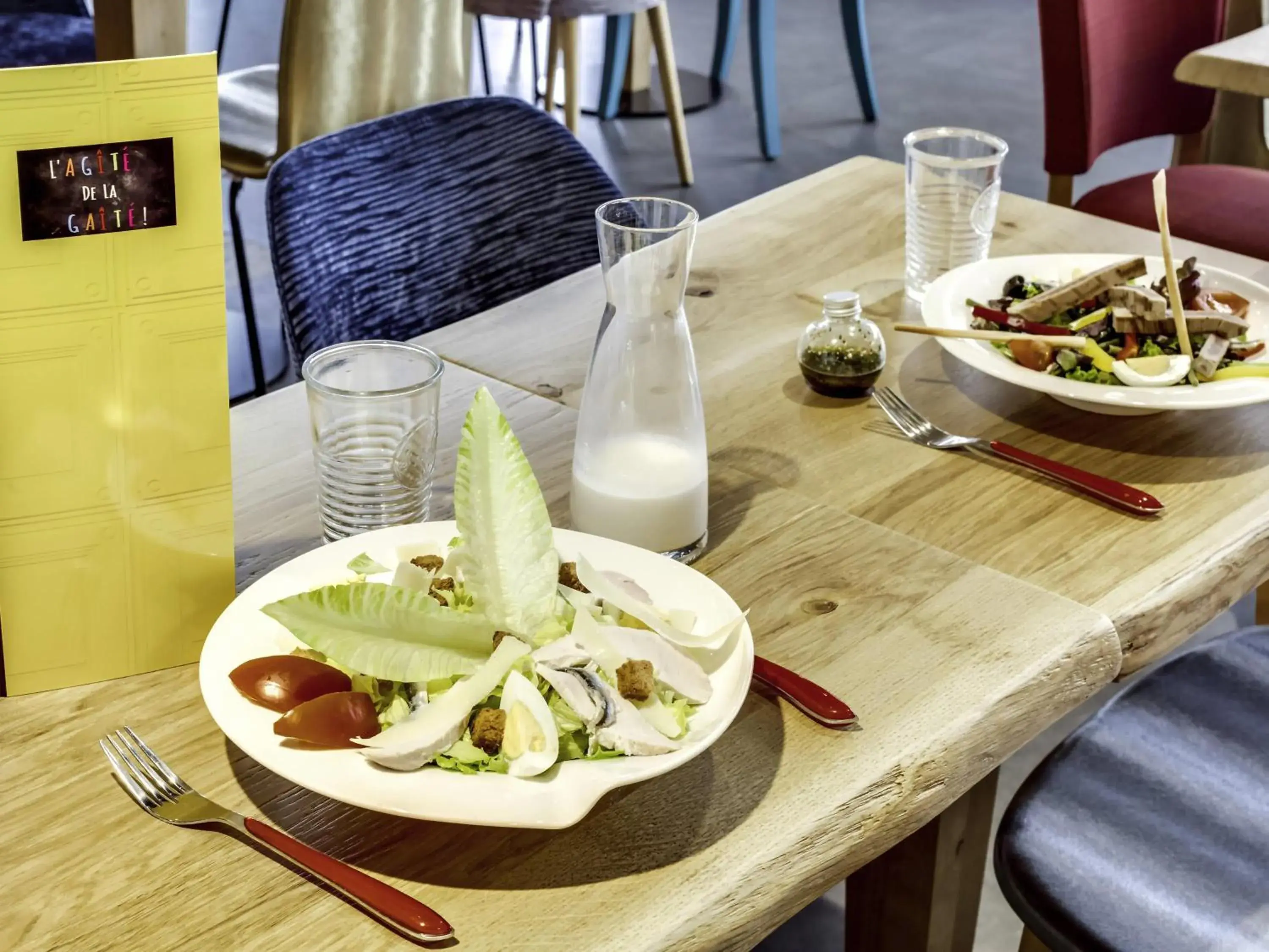 Lounge or bar in Hôtel Mercure Paris Centre Gare Montparnasse Lounge or bar in Hôtel Mercure Paris Centre Gare Montparnasse