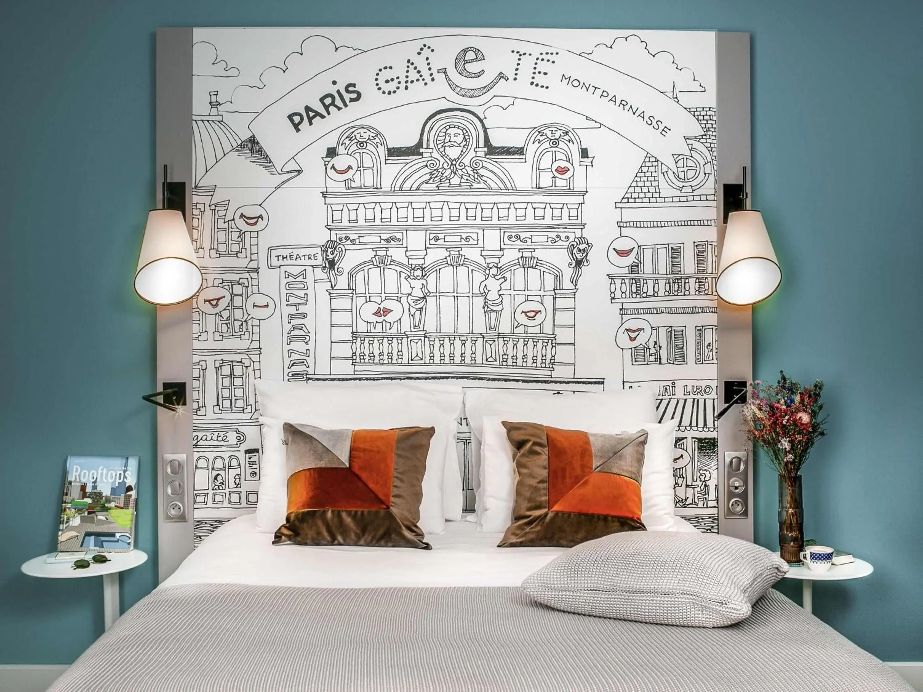 Bedroom, Bed in Hôtel Mercure Paris Centre Gare Montparnasse Bedroom, Bed in Hôtel Mercure Paris Centre Gare Montparnasse