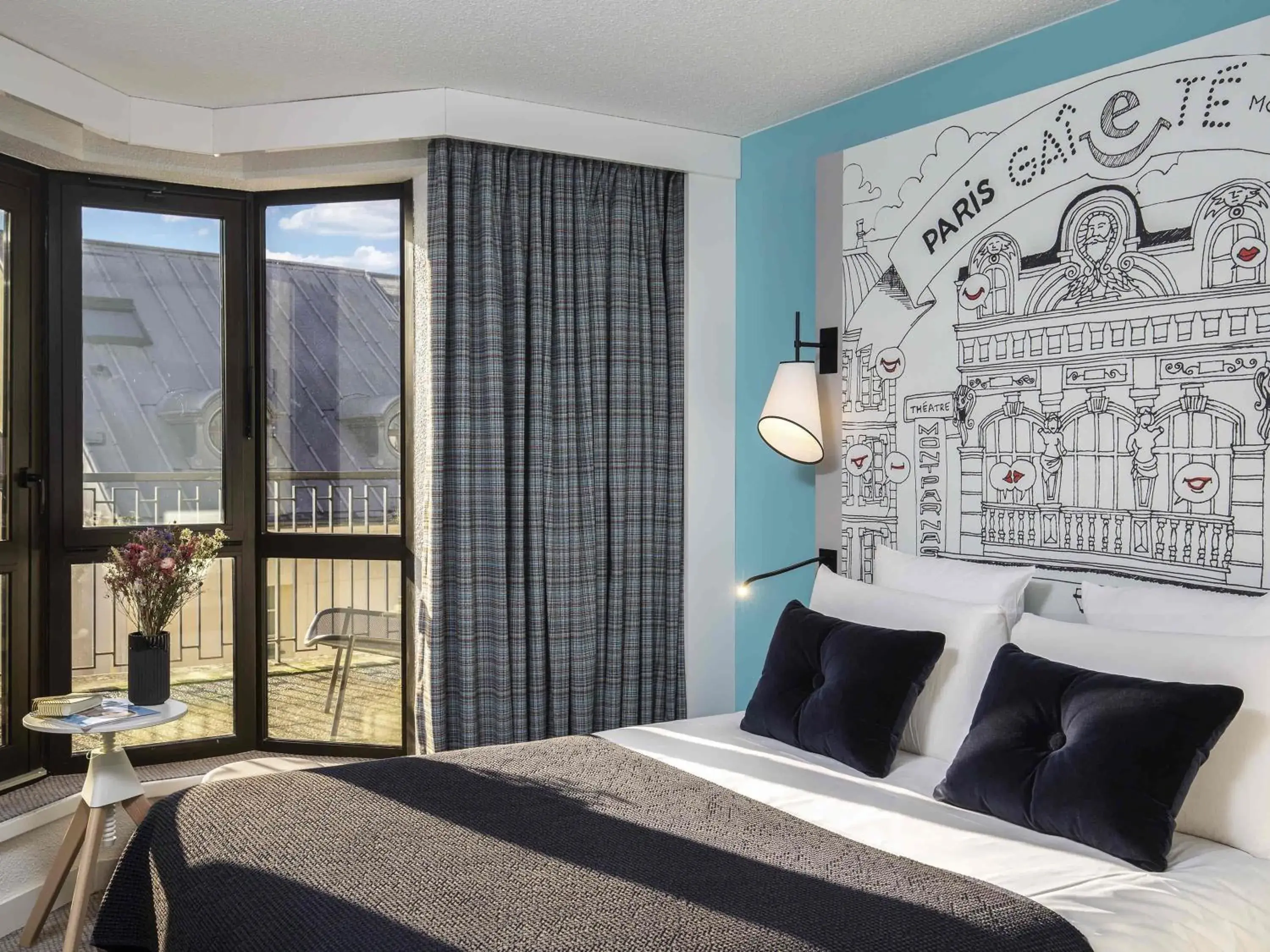 Bedroom, Bed in Hôtel Mercure Paris Centre Gare Montparnasse Bedroom, Bed in Hôtel Mercure Paris Centre Gare Montparnasse