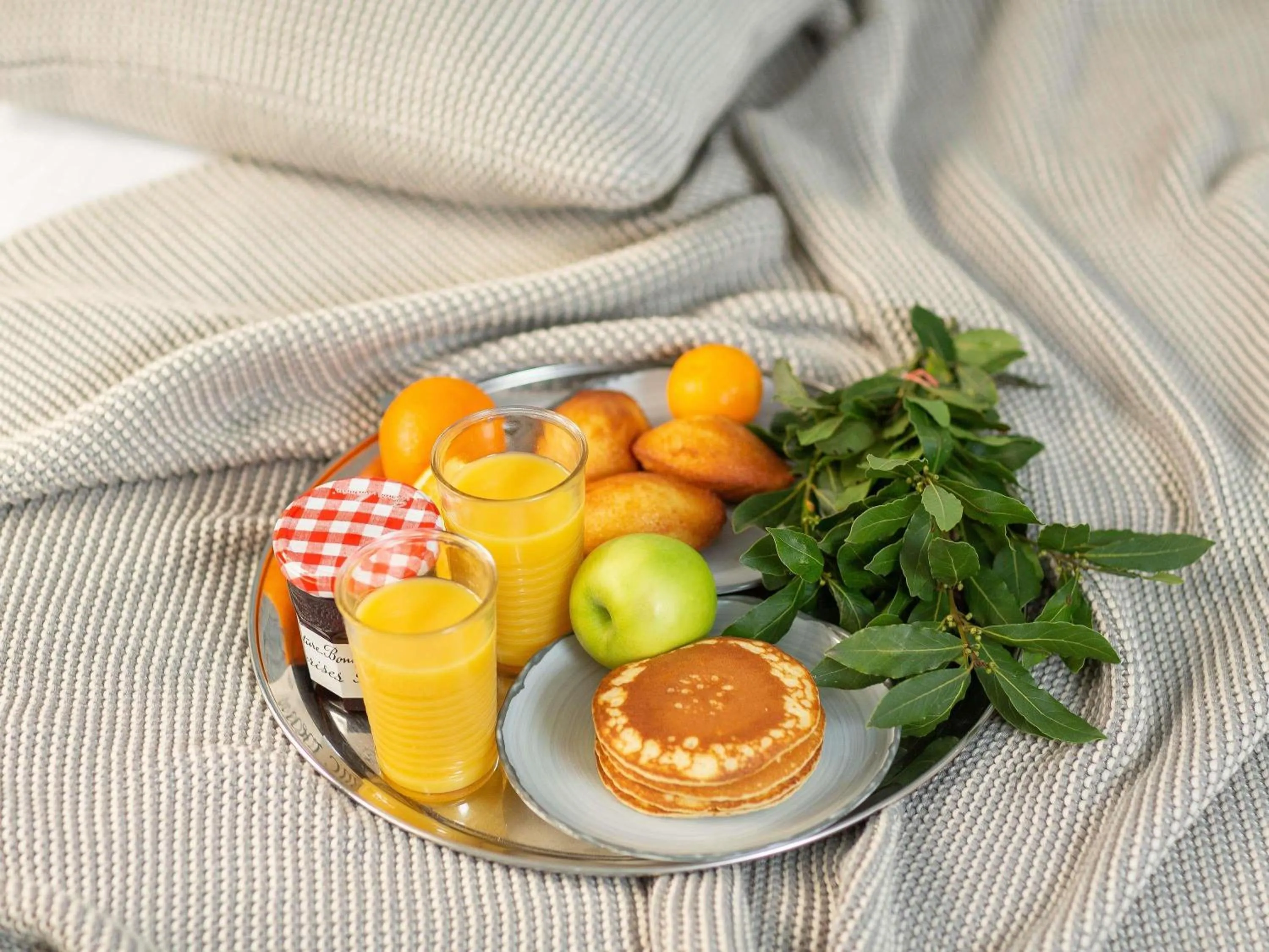 Bedroom in Hôtel Mercure Paris Centre Gare Montparnasse