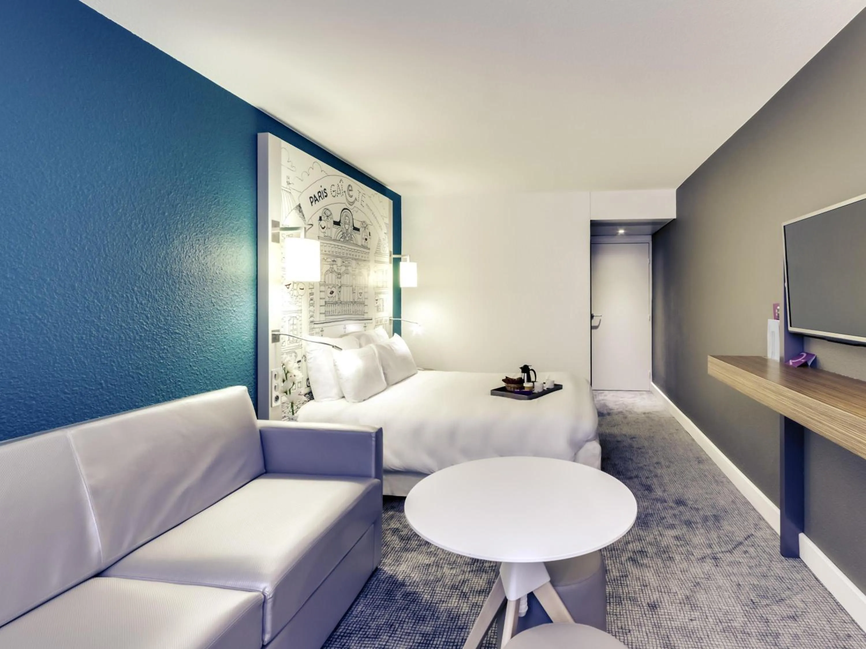 Bedroom in Hôtel Mercure Paris Centre Gare Montparnasse