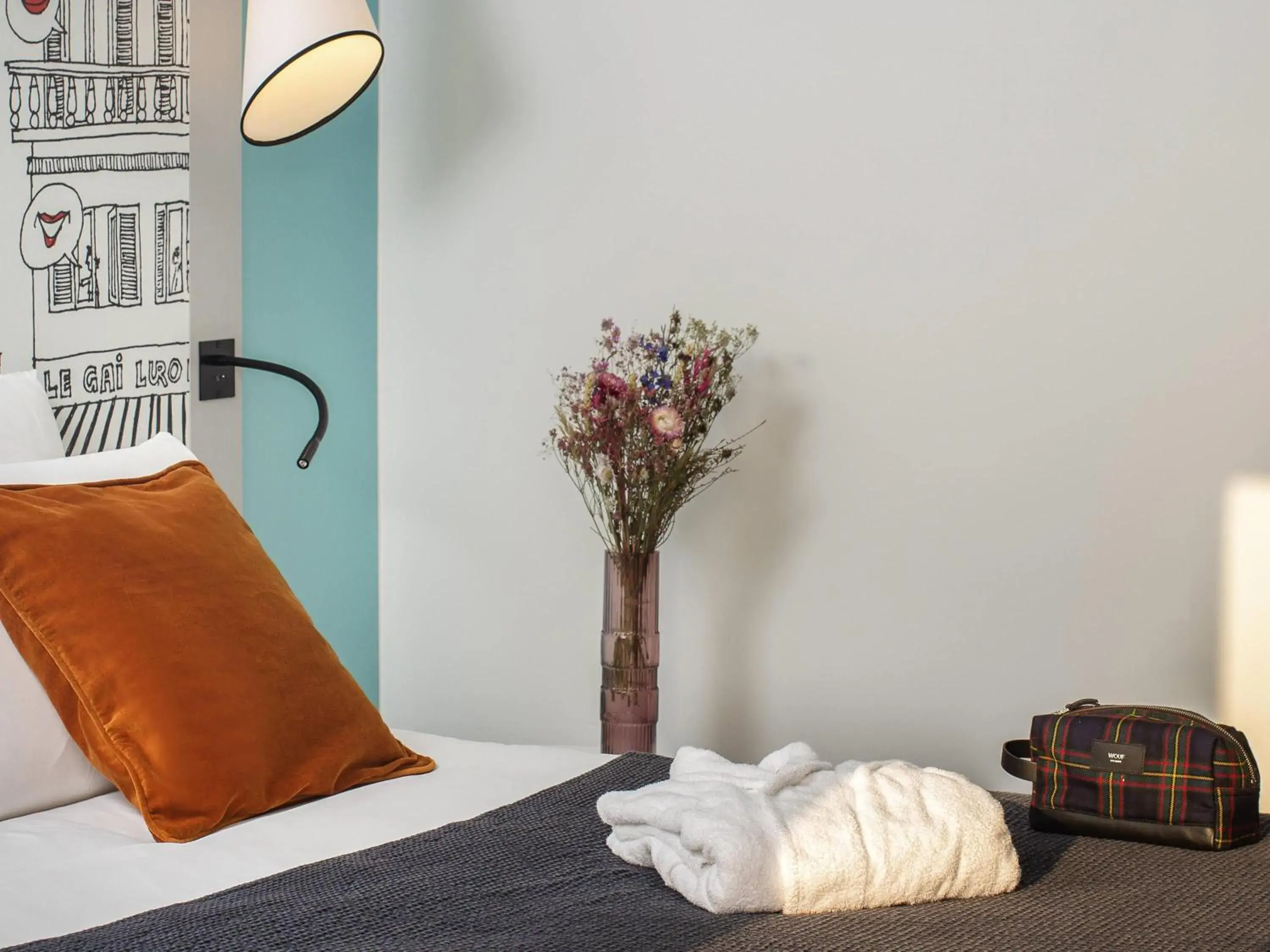 Bedroom, Bed in Hôtel Mercure Paris Centre Gare Montparnasse Bedroom, Bed in Hôtel Mercure Paris Centre Gare Montparnasse