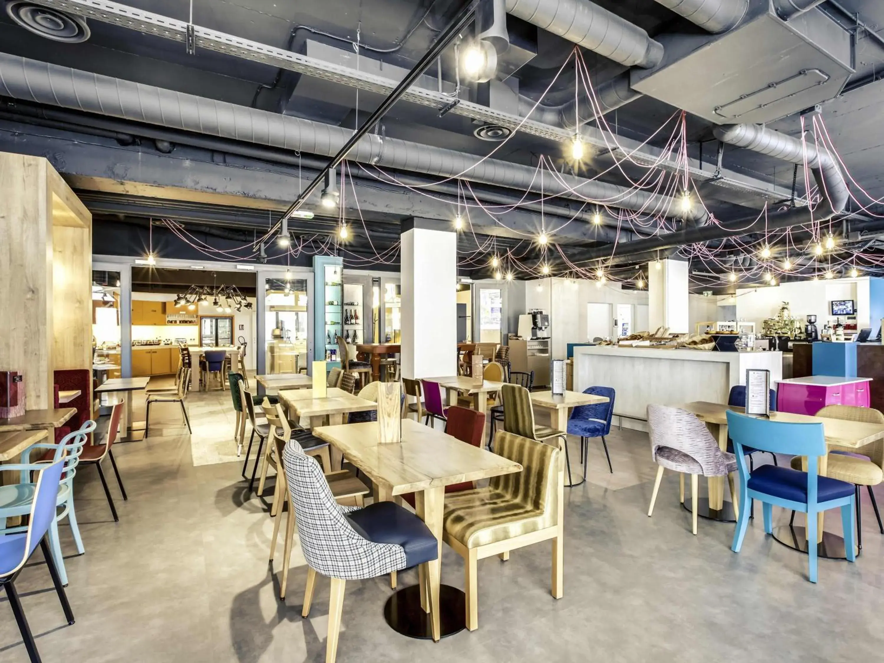 Lounge or bar in Hôtel Mercure Paris Centre Gare Montparnasse Lounge or bar in Hôtel Mercure Paris Centre Gare Montparnasse