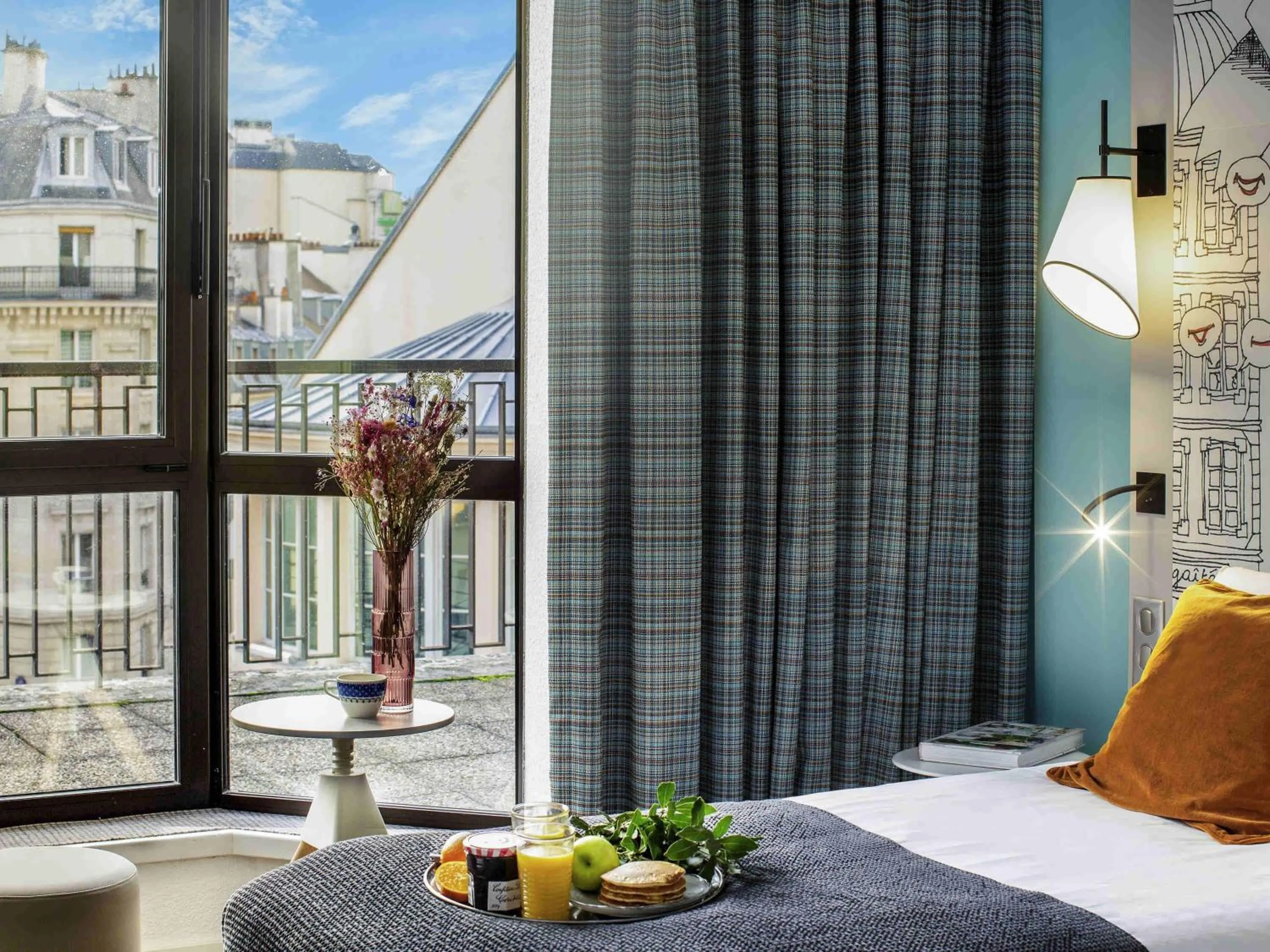 Bedroom, Bed in Hôtel Mercure Paris Centre Gare Montparnasse