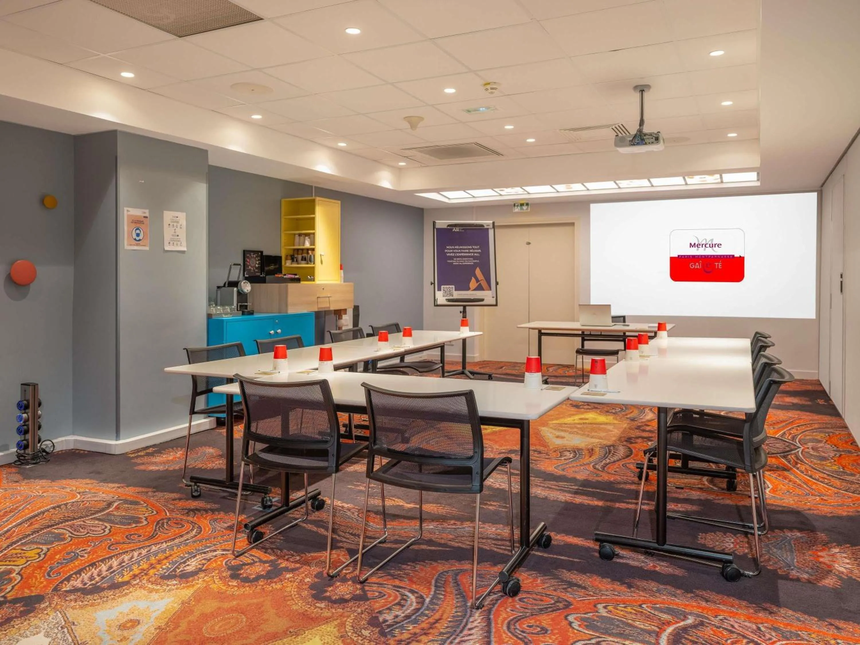 Property building in Hôtel Mercure Paris Centre Gare Montparnasse