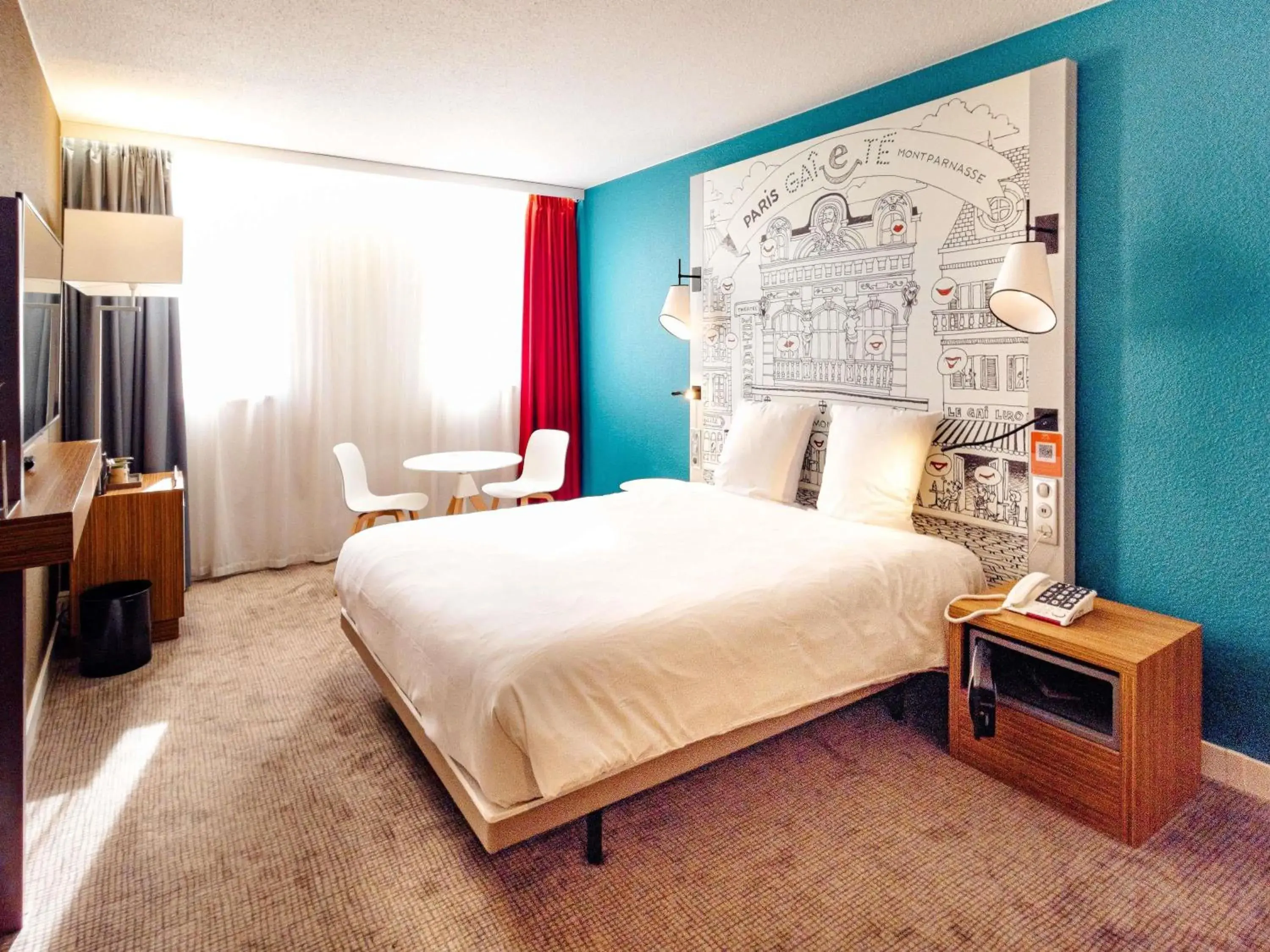 Bedroom, Bed in Hôtel Mercure Paris Centre Gare Montparnasse Bedroom, Bed in Hôtel Mercure Paris Centre Gare Montparnasse