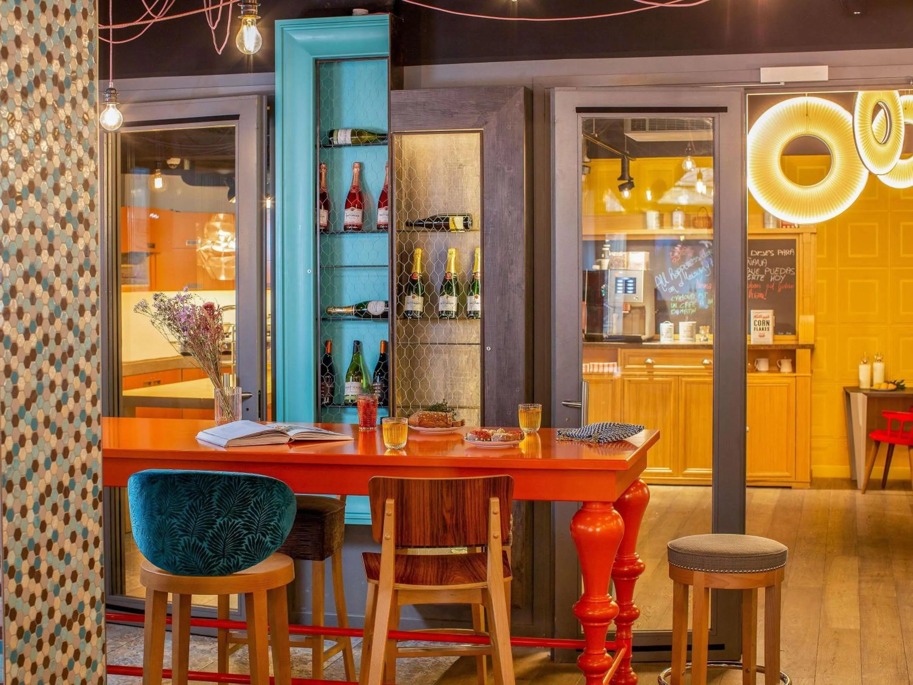 Restaurant/places to eat in Hôtel Mercure Paris Centre Gare Montparnasse