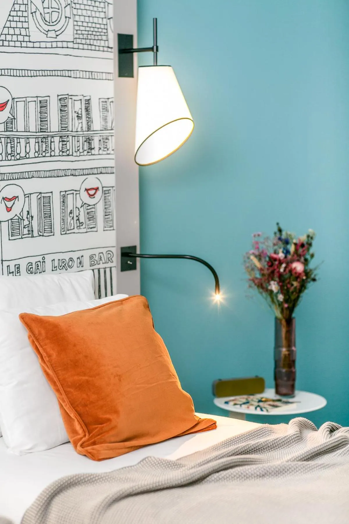 Bed in Hôtel Mercure Paris Centre Gare Montparnasse