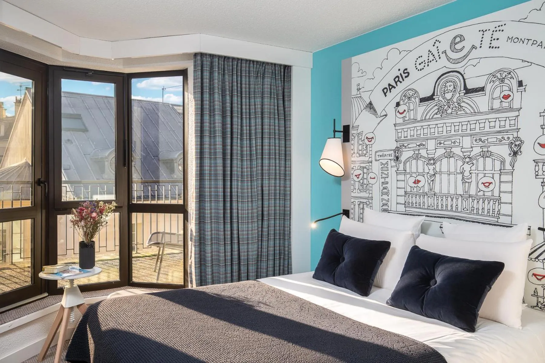 Bed in Hôtel Mercure Paris Centre Gare Montparnasse