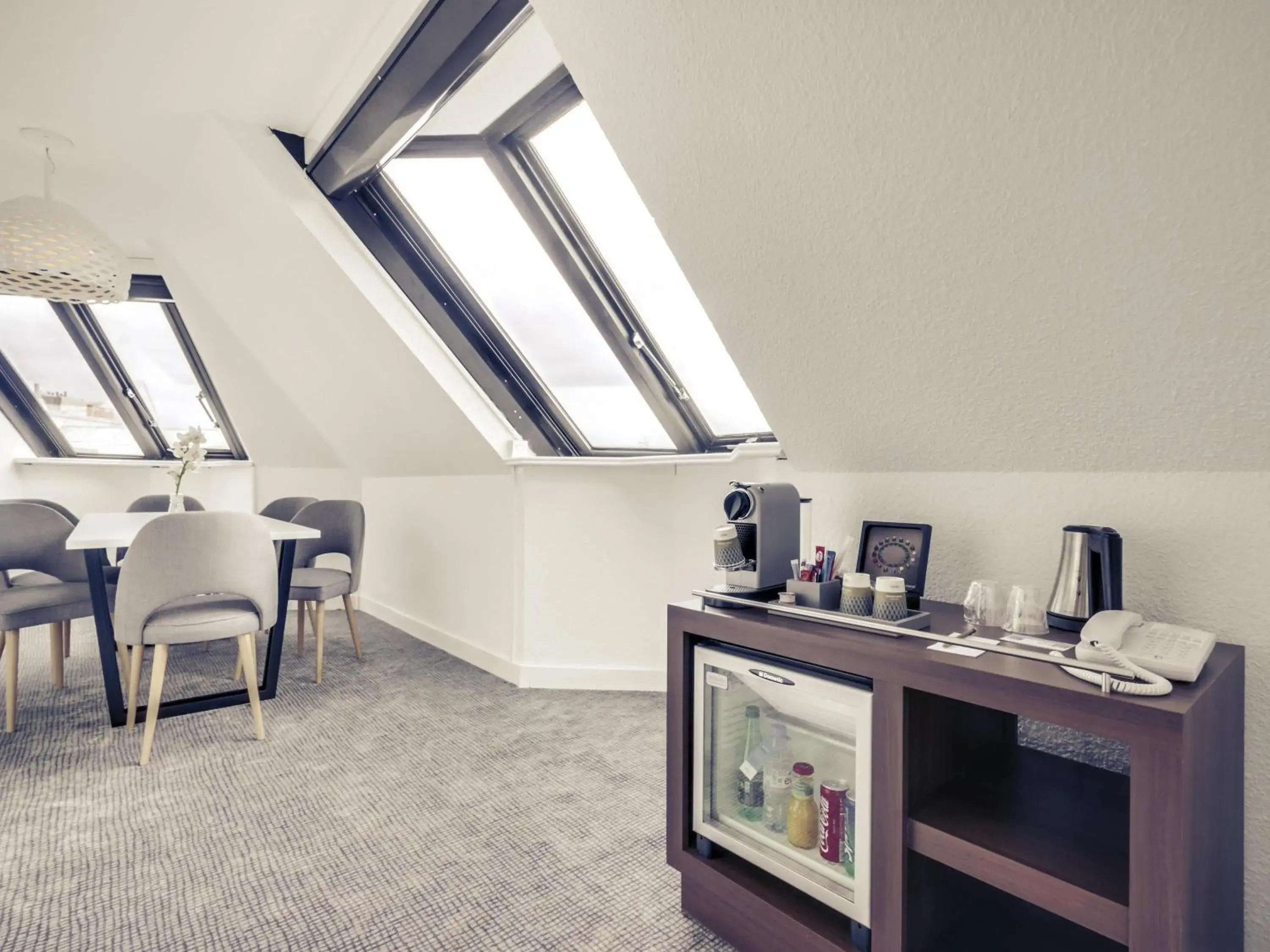 Bedroom in Hôtel Mercure Paris Centre Gare Montparnasse Bedroom in Hôtel Mercure Paris Centre Gare Montparnasse