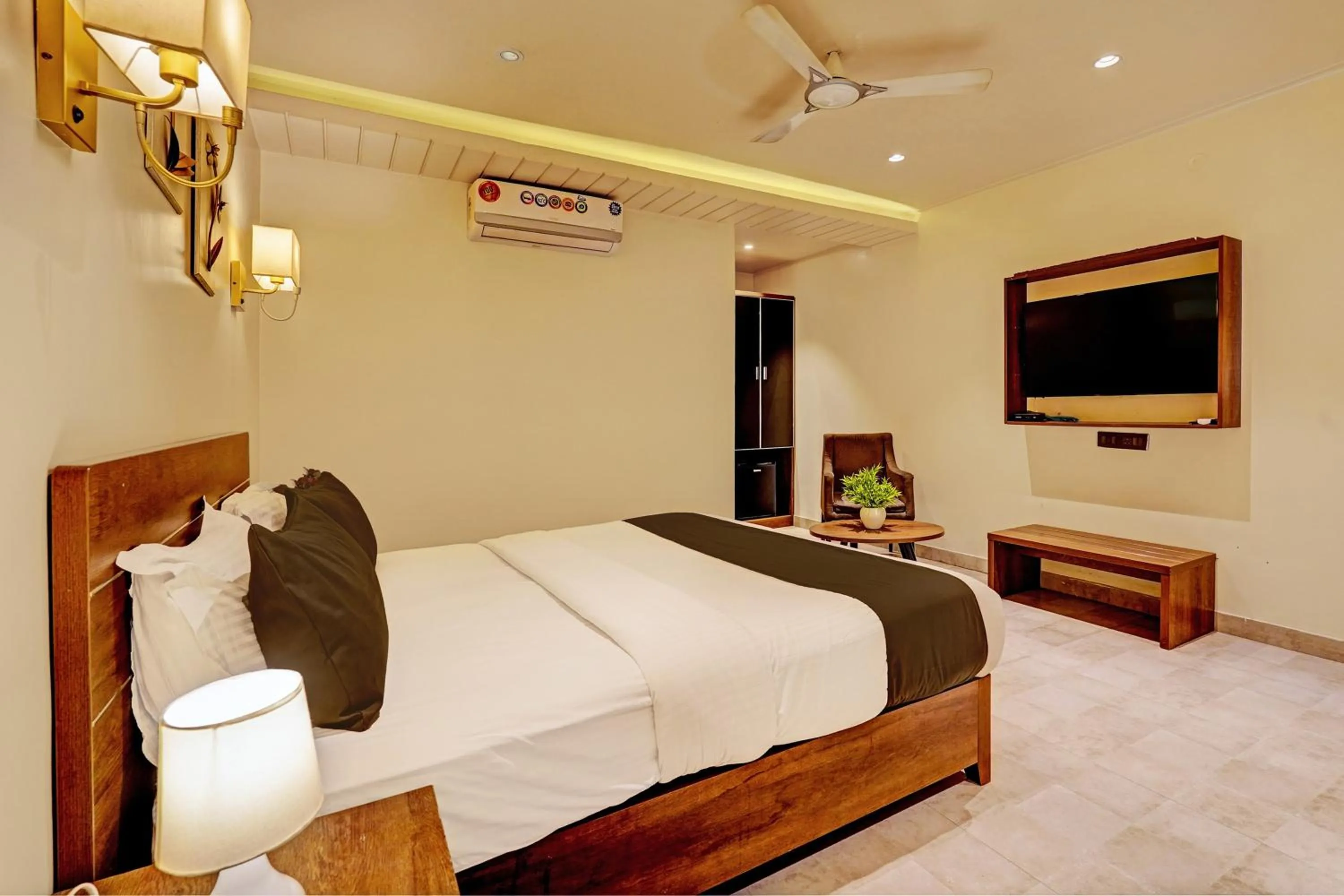 Bedroom, Bed in Super Townhouse OAK Clove Boutique Hotel Rajaji Nagar Near Lulu Mall Bengaluru