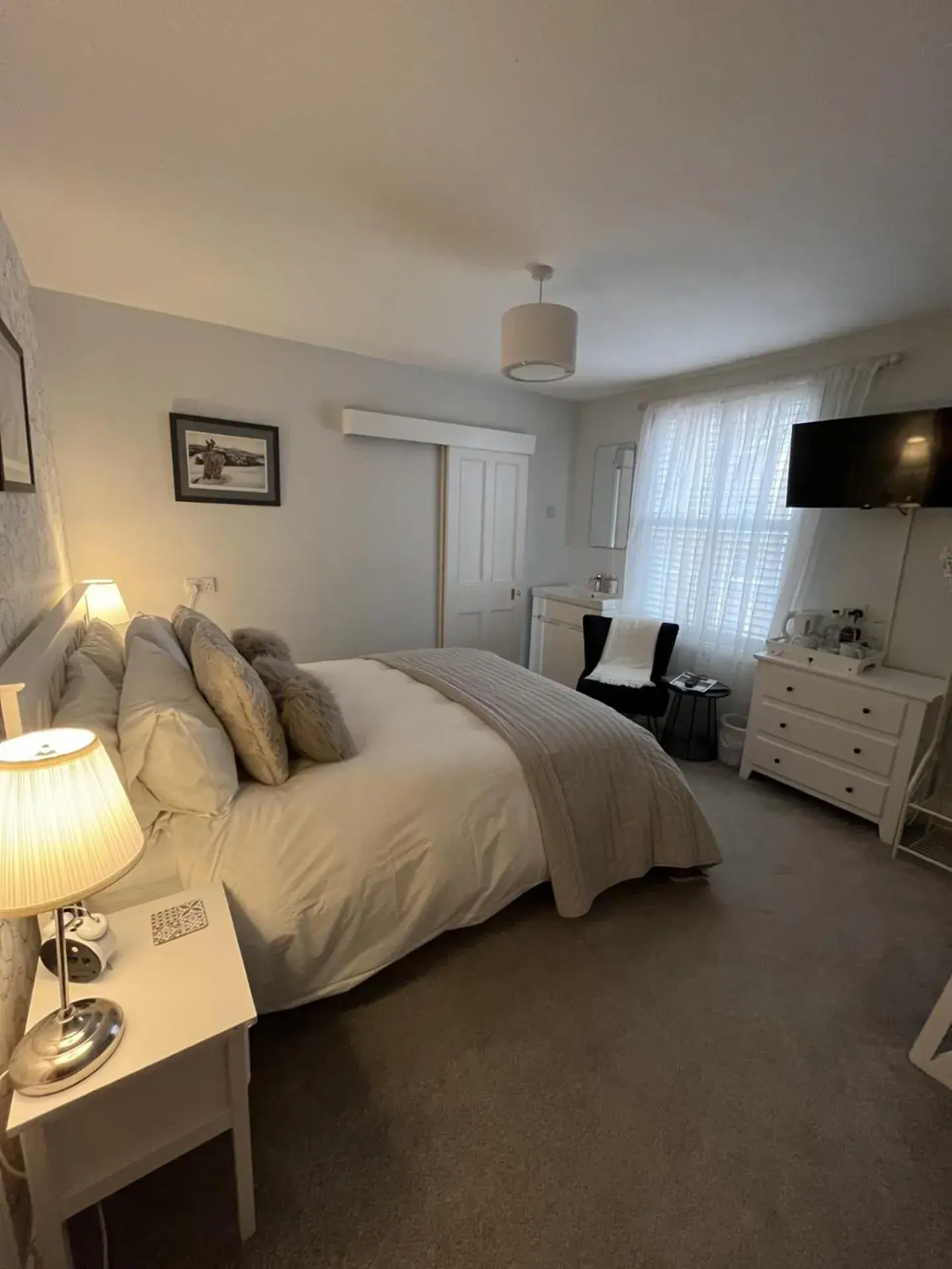 Double Room with Private Bathroom - single occupancy in The Glastonbury Townhouse B&B Double Room with Private Bathroom - single occupancy in The Glastonbury Townhouse B&B