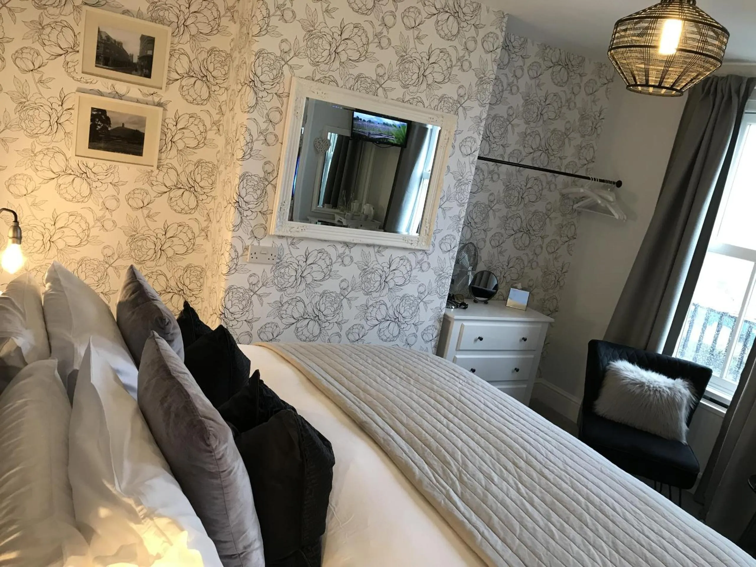 Bedroom, Bed in The Glastonbury Townhouse B&B