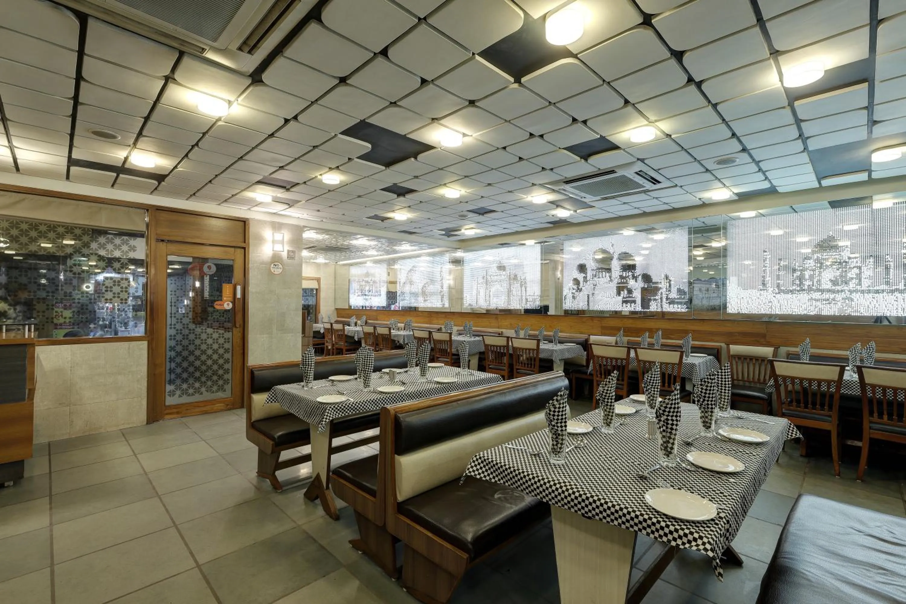 Restaurant/places to eat in Hotel Good Night