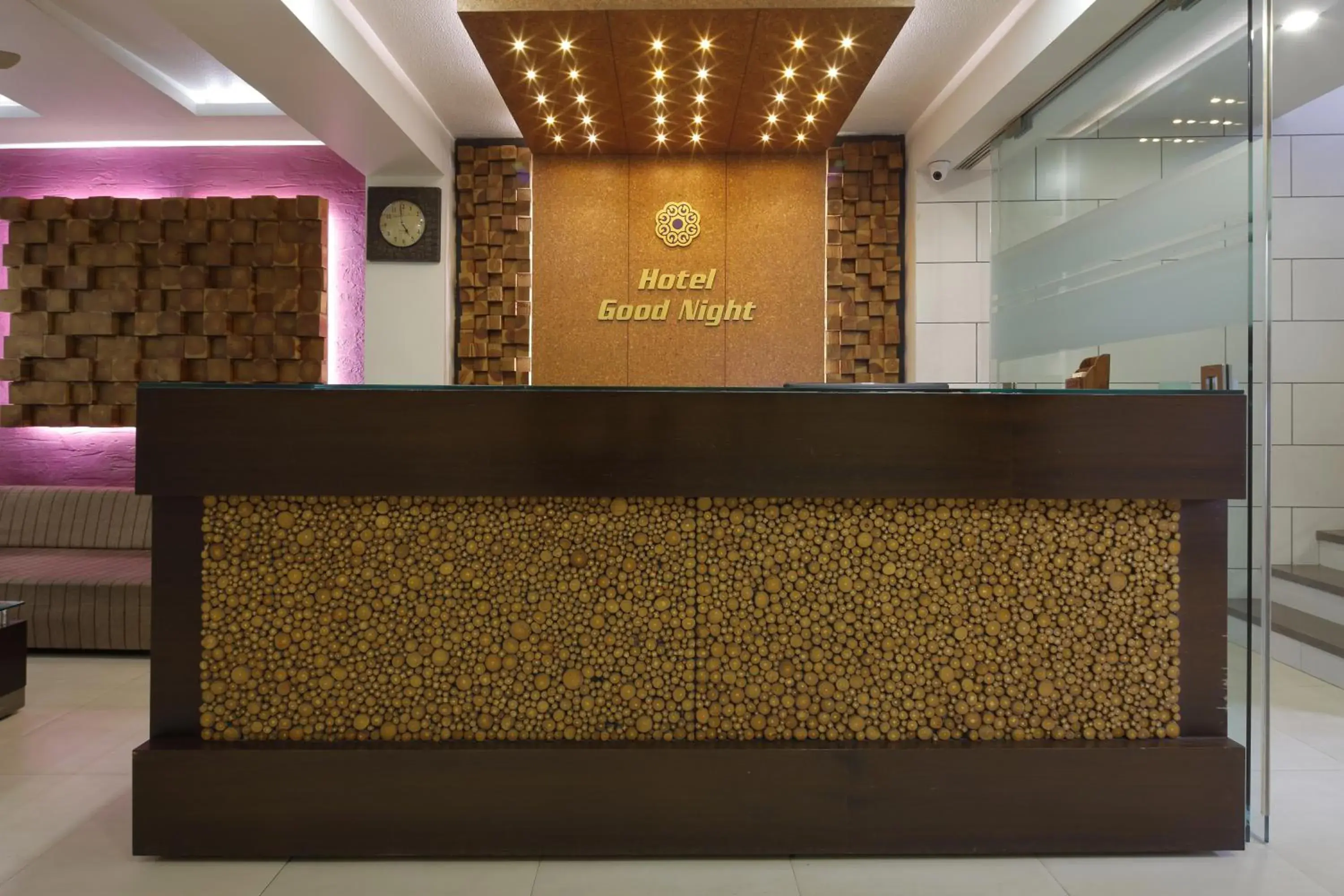 Lobby or reception in Hotel Good Night Lobby or reception in Hotel Good Night
