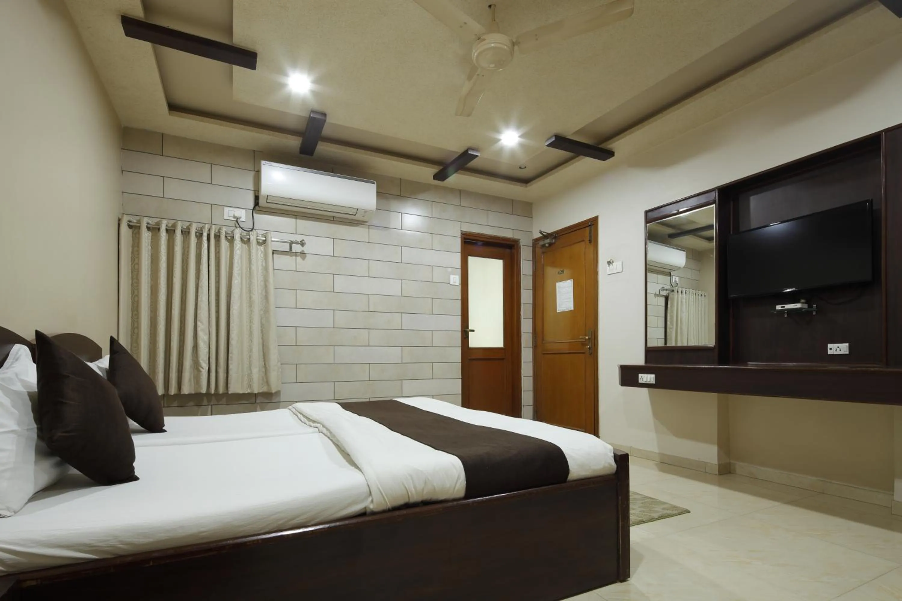 Photo of the whole room, Bed in Hotel Good Night