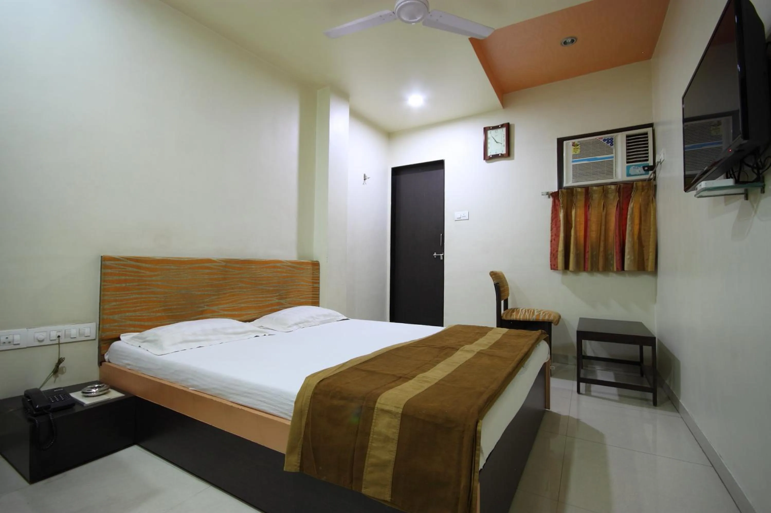 Bedroom, Bed in Hotel Good Night