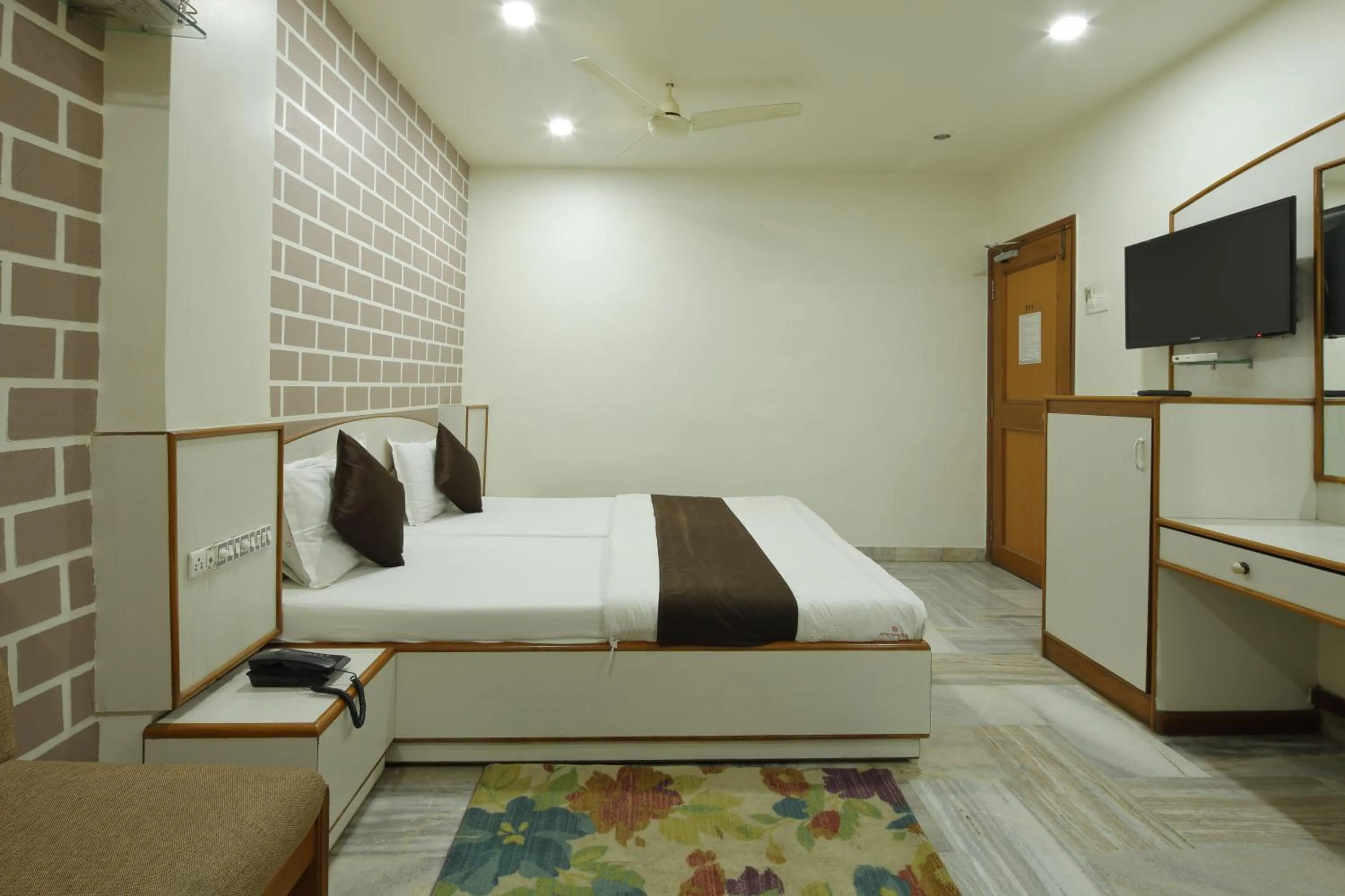 Photo of the whole room, Bed in Hotel Good Night