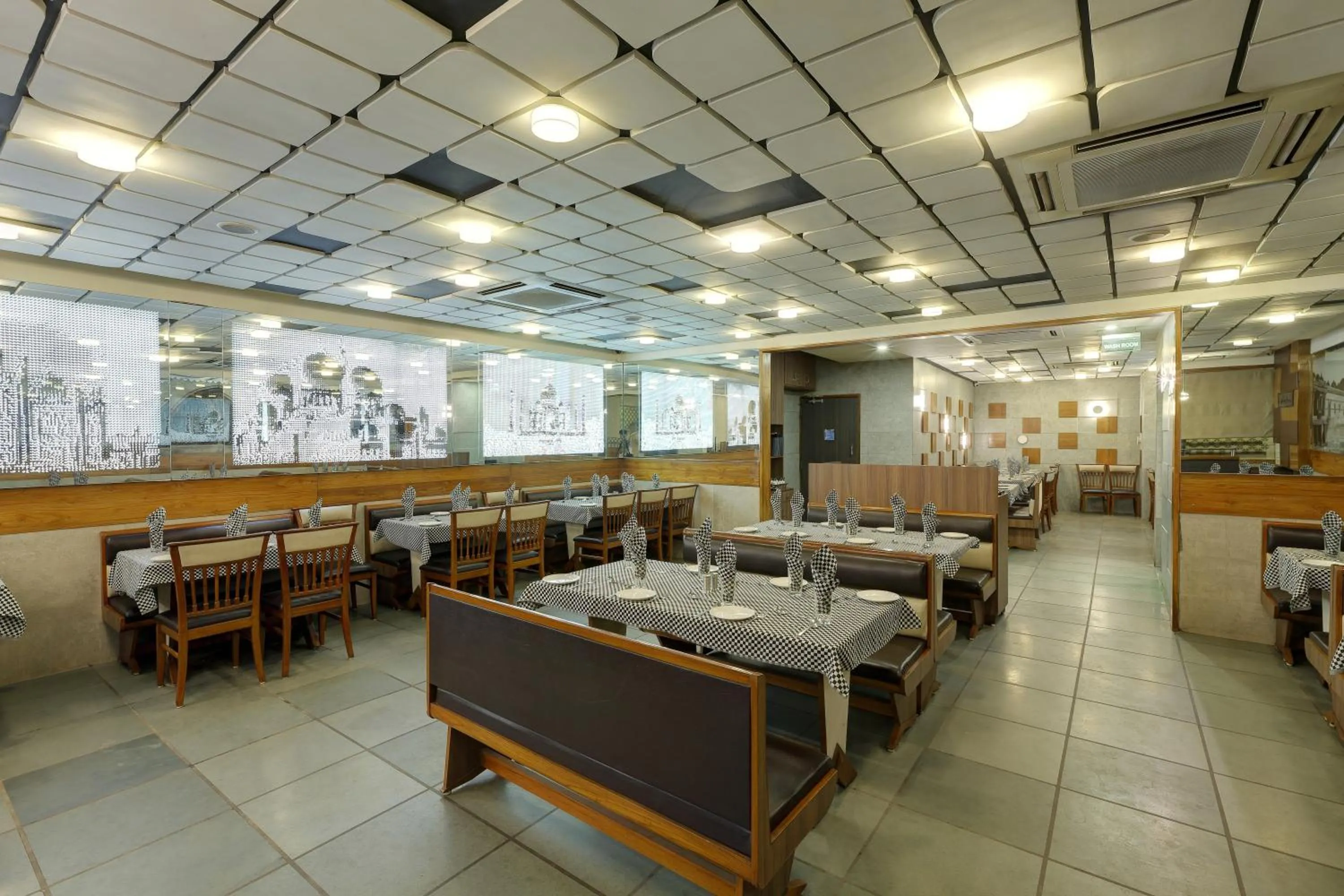 Restaurant/places to eat in Hotel Good Night