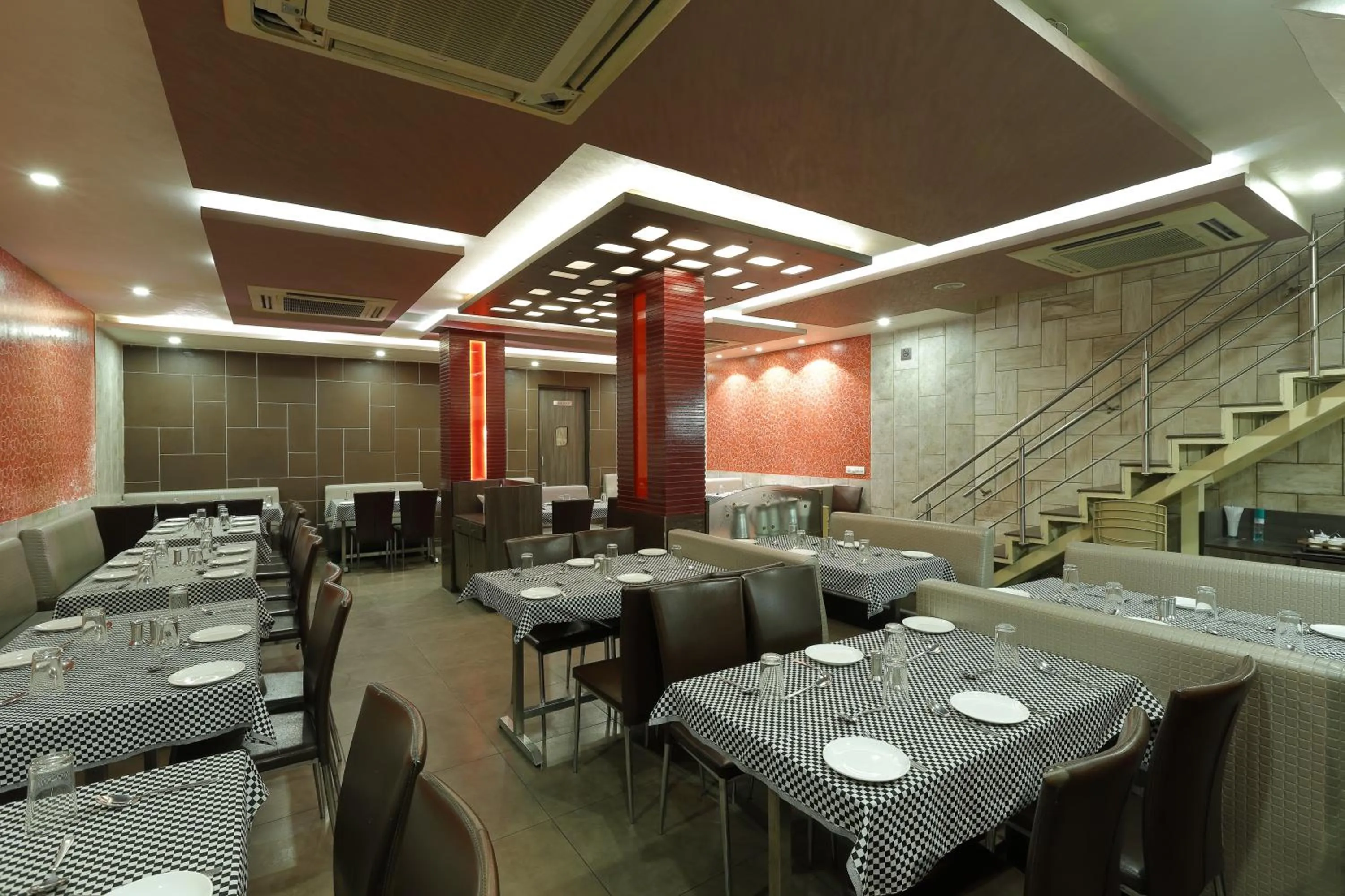 Restaurant/places to eat in Hotel Good Night