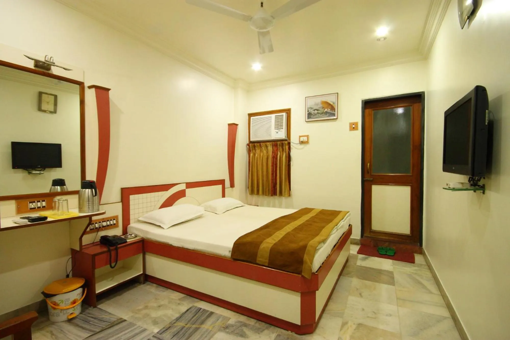 City view, Bed in Hotel Good Night