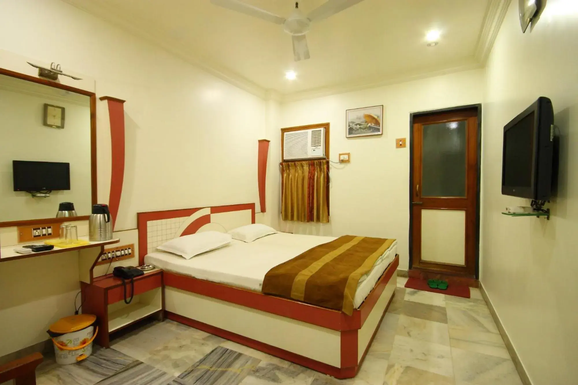 City view, Bed in Hotel Good Night City view, Bed in Hotel Good Night