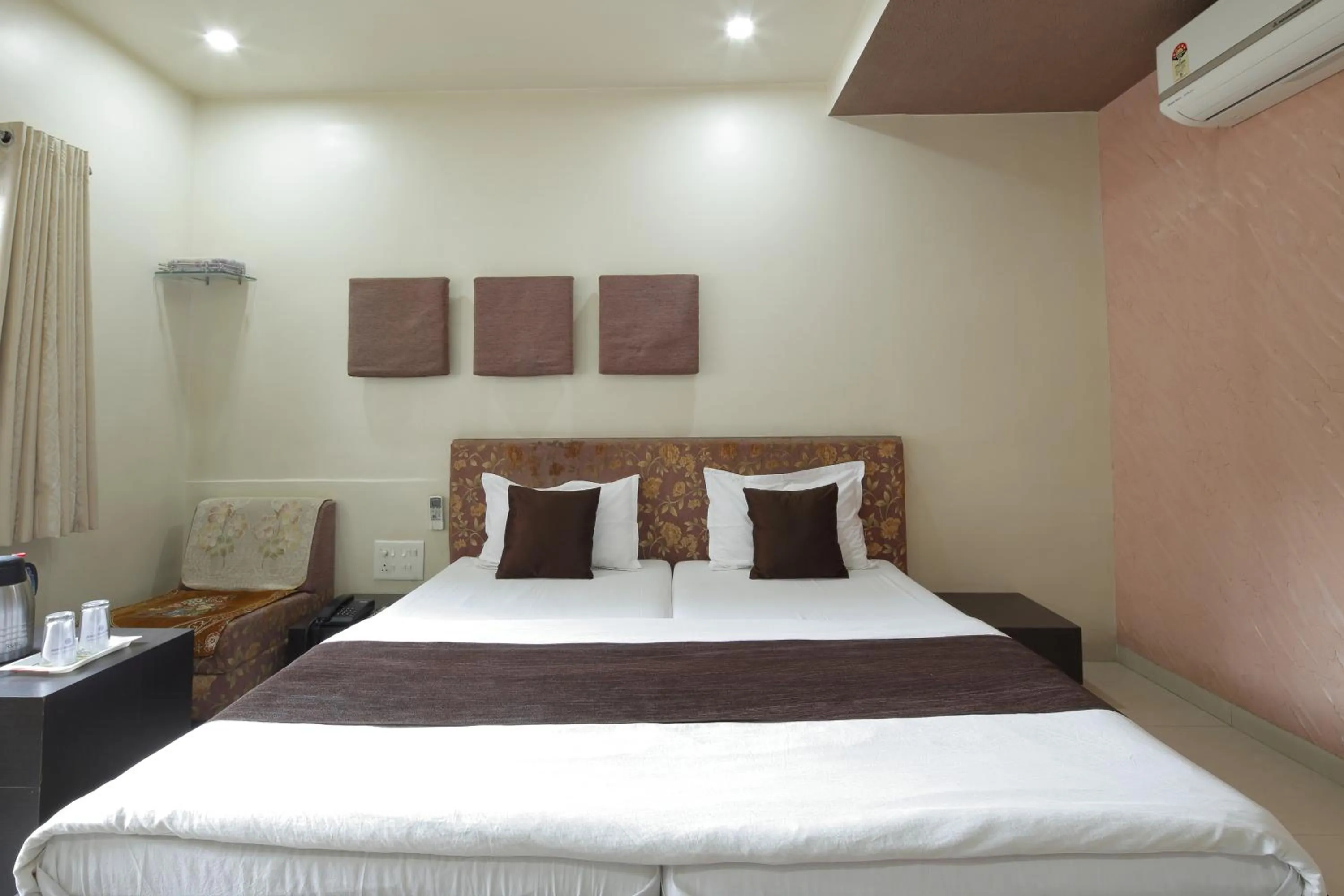 Photo of the whole room, Bed in Hotel Good Night