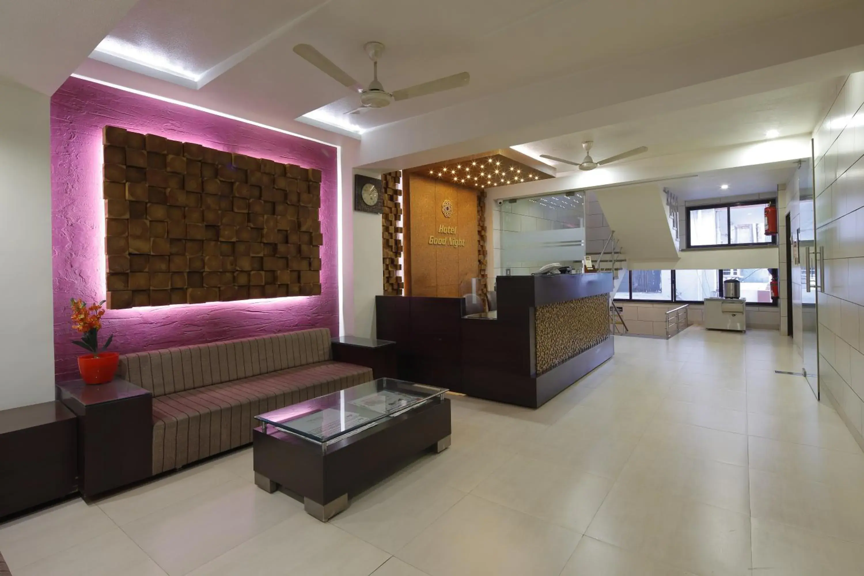 Lobby or reception in Hotel Good Night Lobby or reception in Hotel Good Night