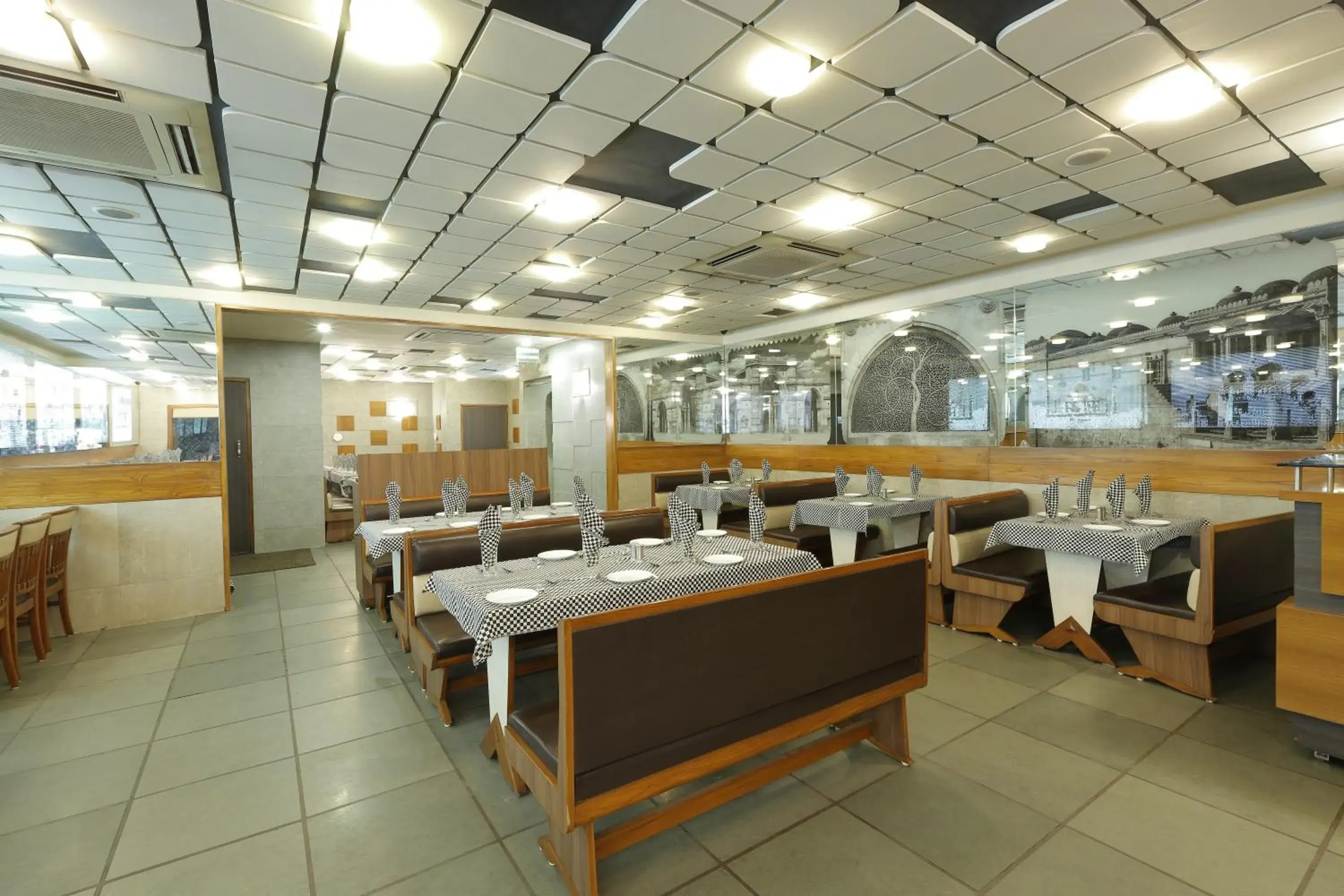 Restaurant/places to eat in Hotel Good Night Restaurant/places to eat in Hotel Good Night