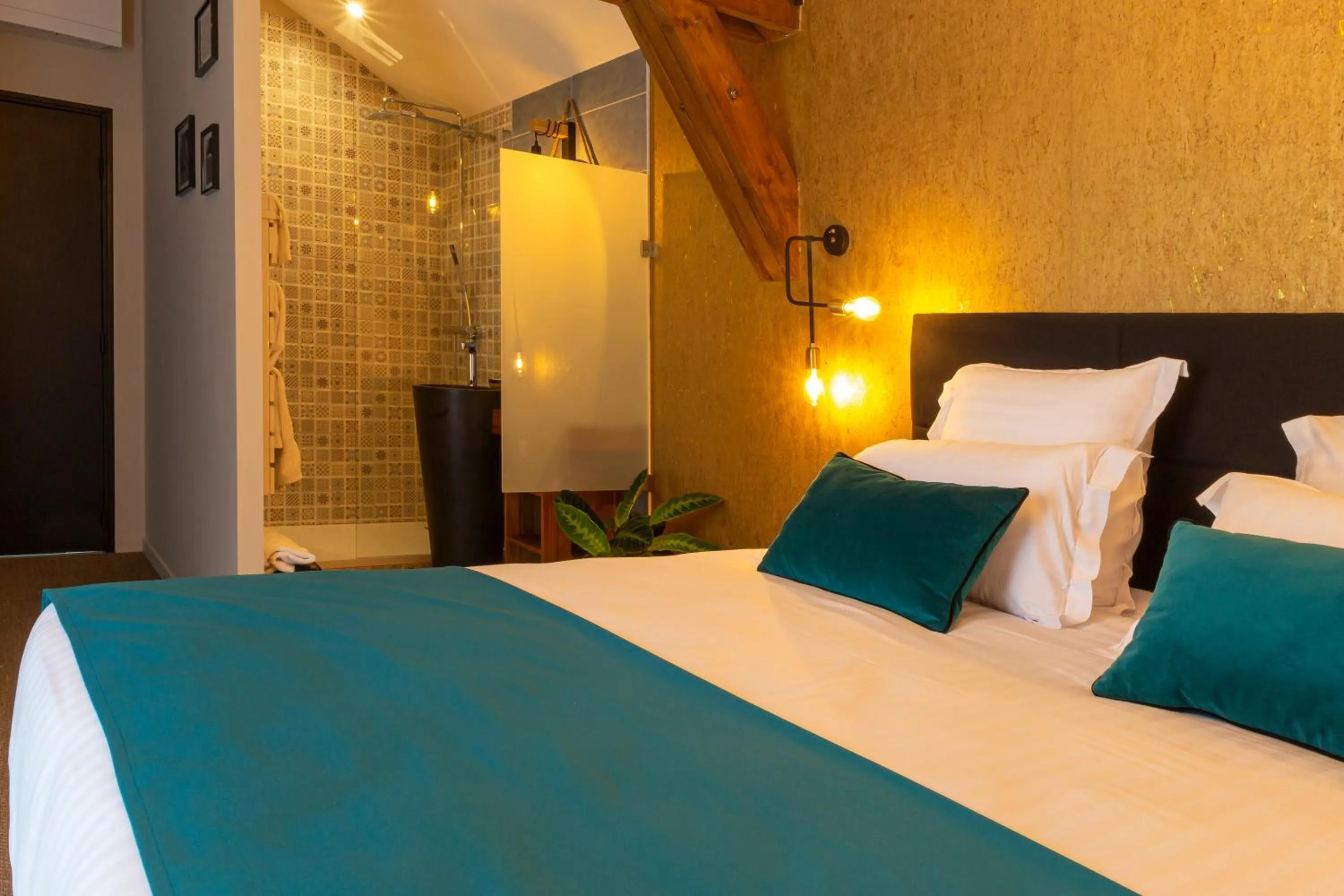 Photo of the whole room, Bed in La Ressourçante