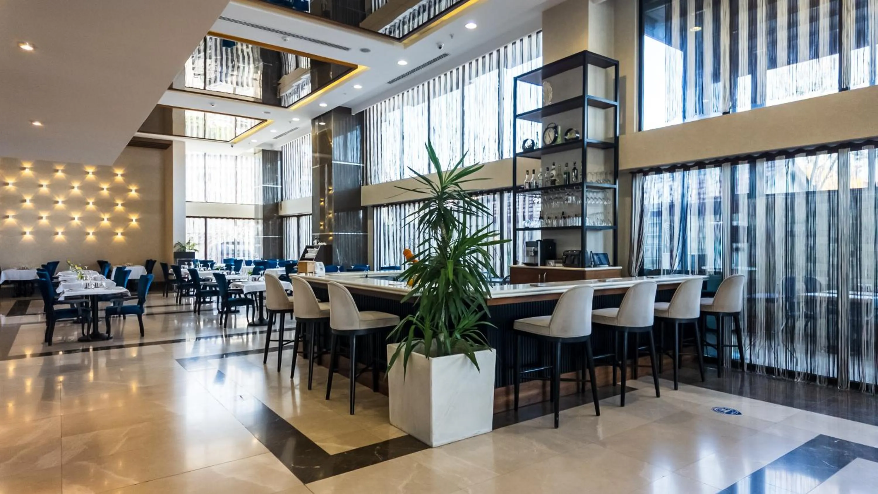 Restaurant/places to eat in ANGEL'S PARK HOTEL