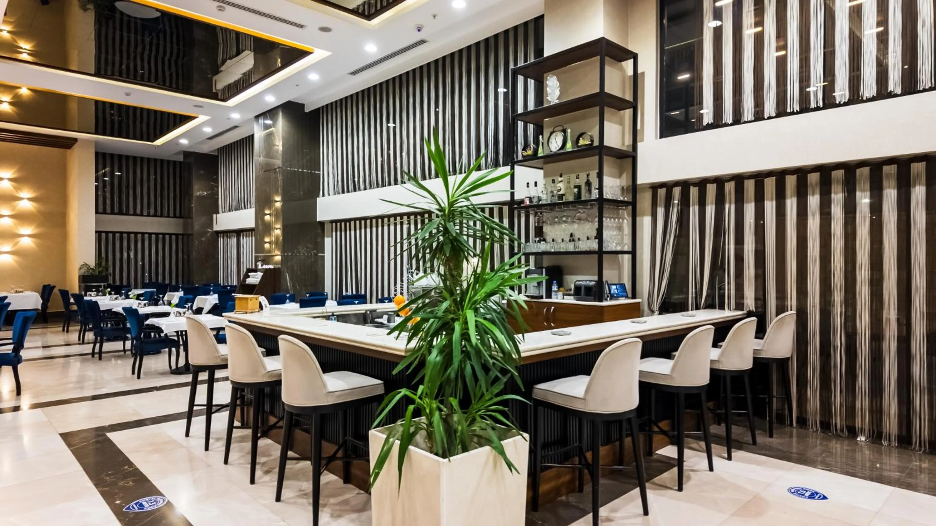 Restaurant/places to eat in ANGEL'S PARK HOTEL