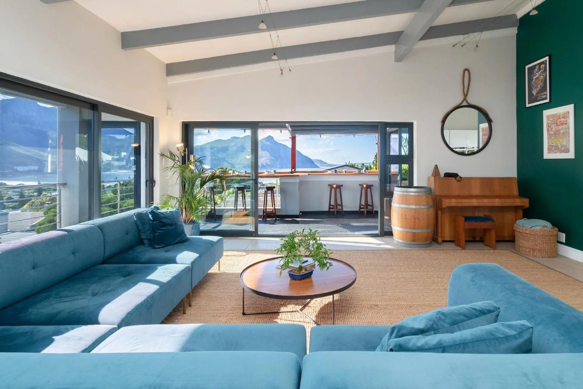 Living room in Hout & About Guest House