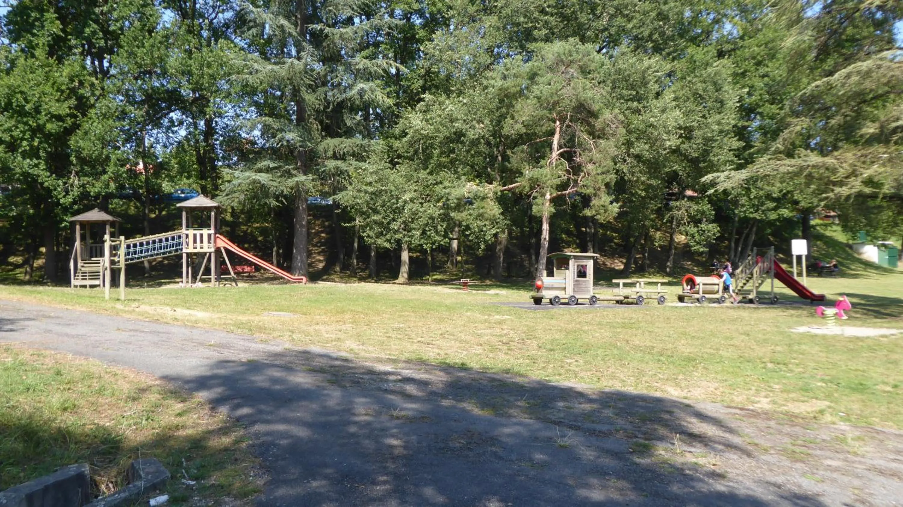 Children play ground in Camping - Village Vacances du Lac