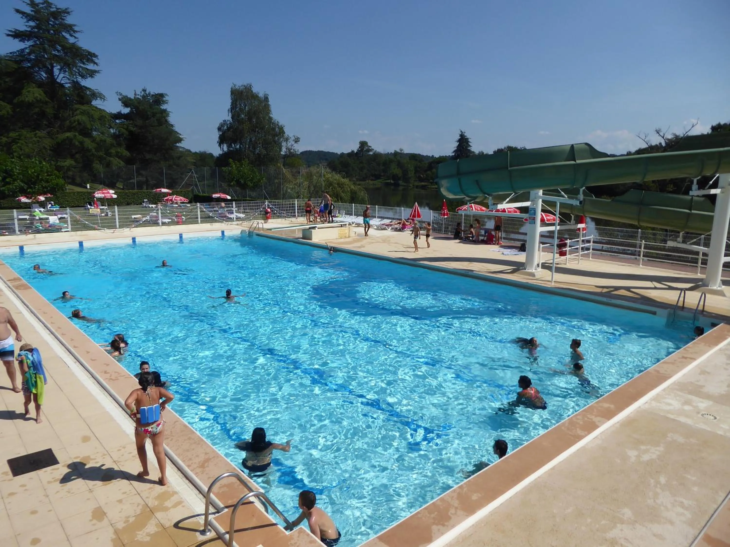 Swimming pool in Camping - Village Vacances du Lac