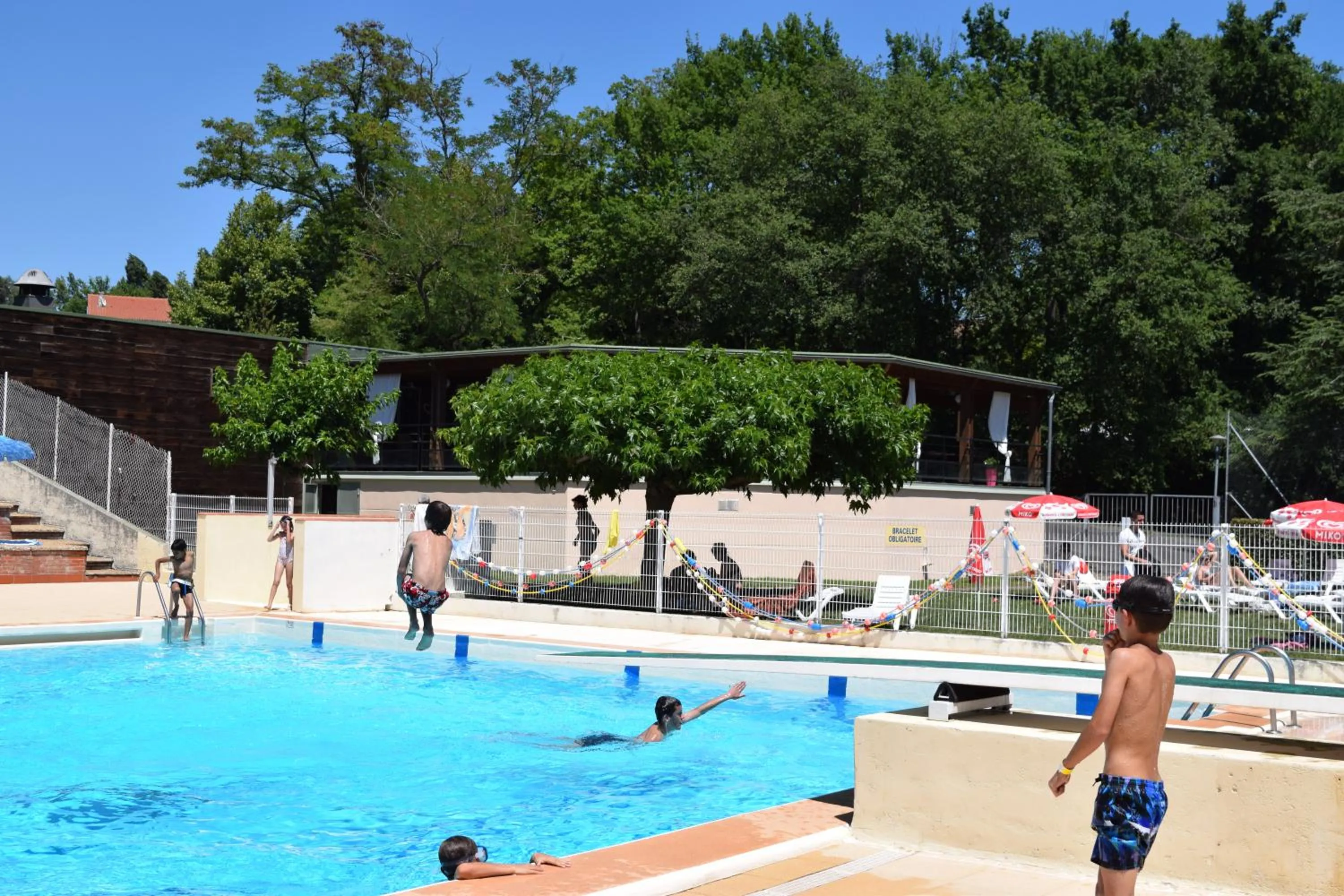 Staff in Camping - Village Vacances du Lac