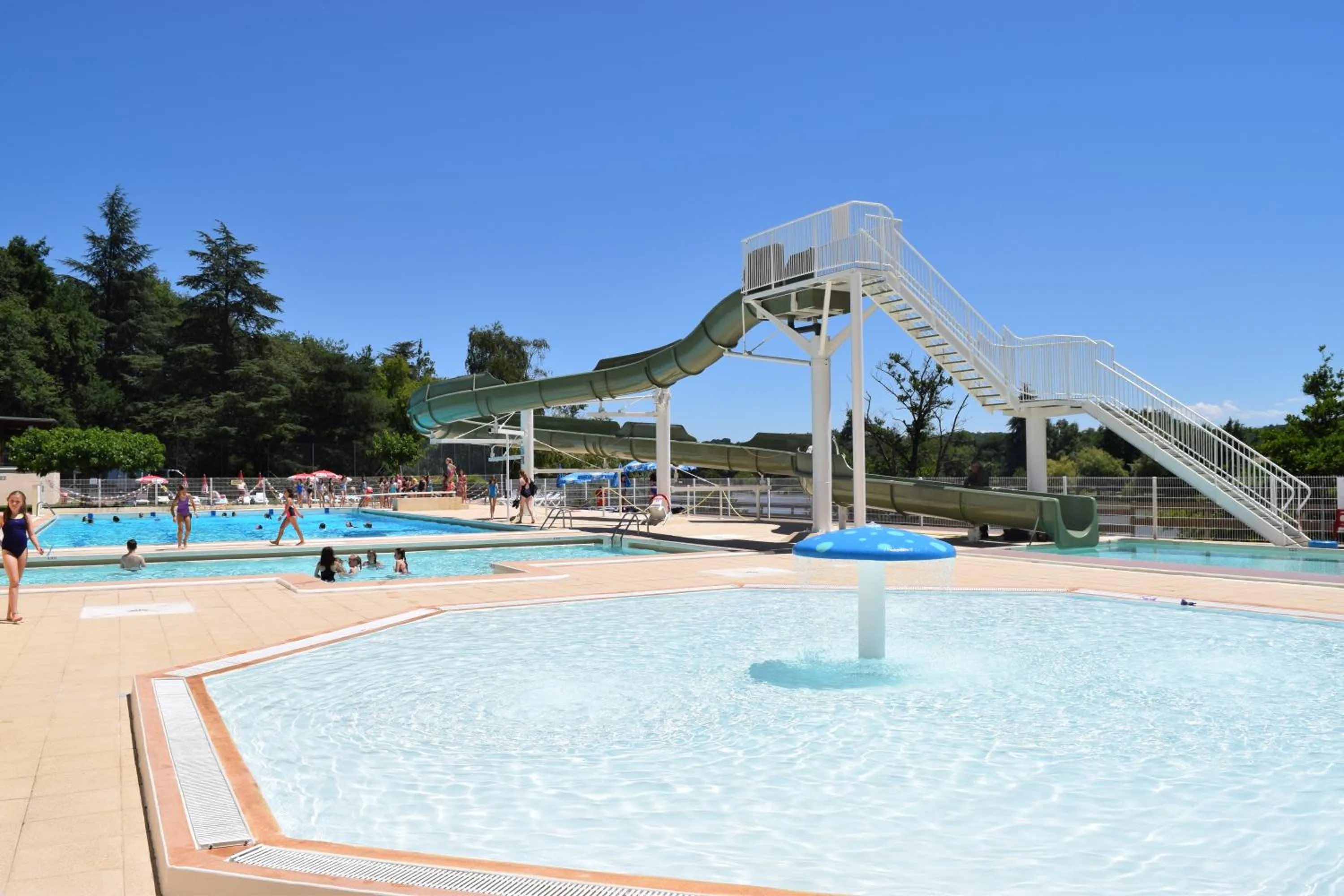 Staff in Camping - Village Vacances du Lac