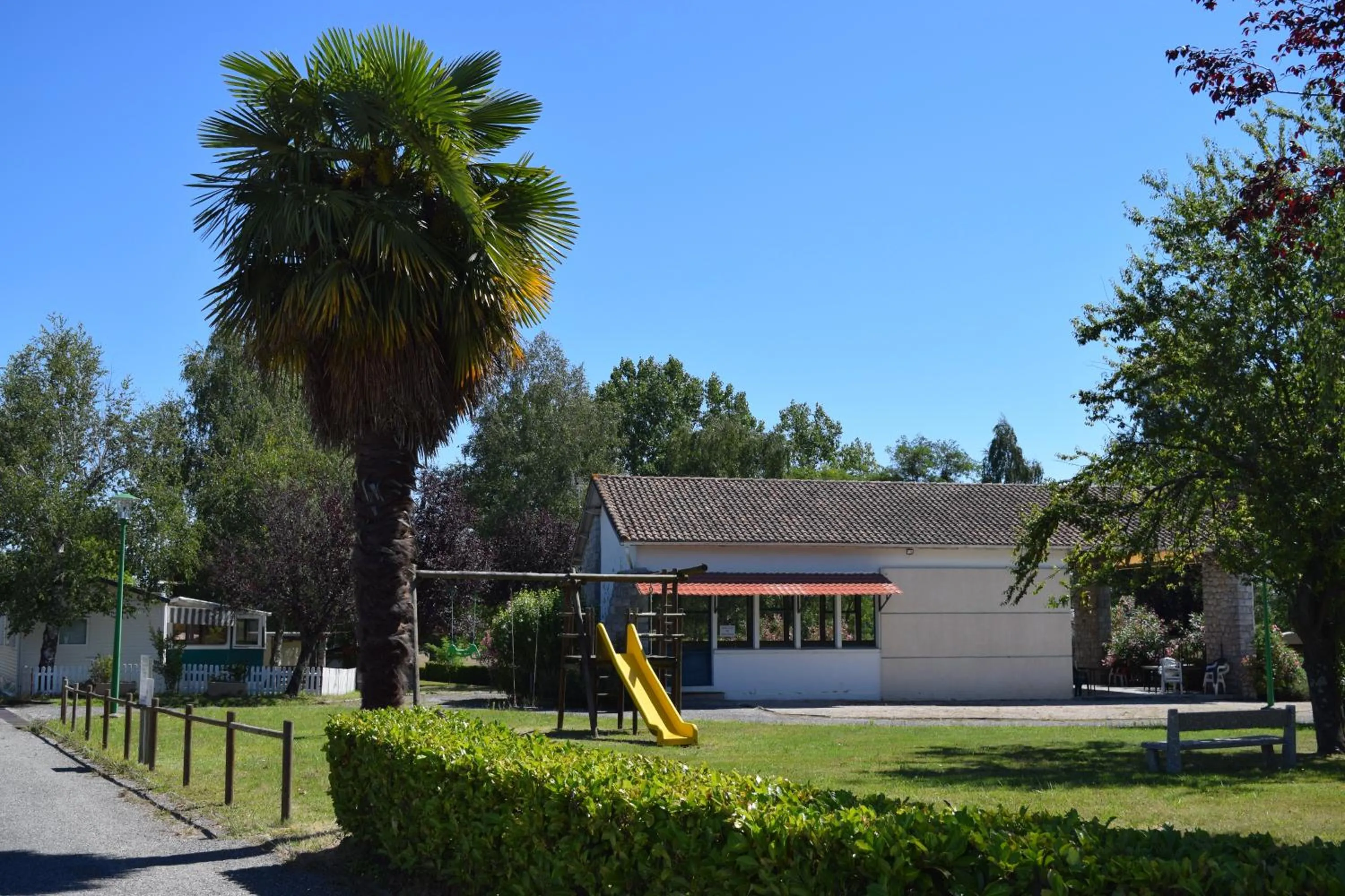 Staff in Camping - Village Vacances du Lac