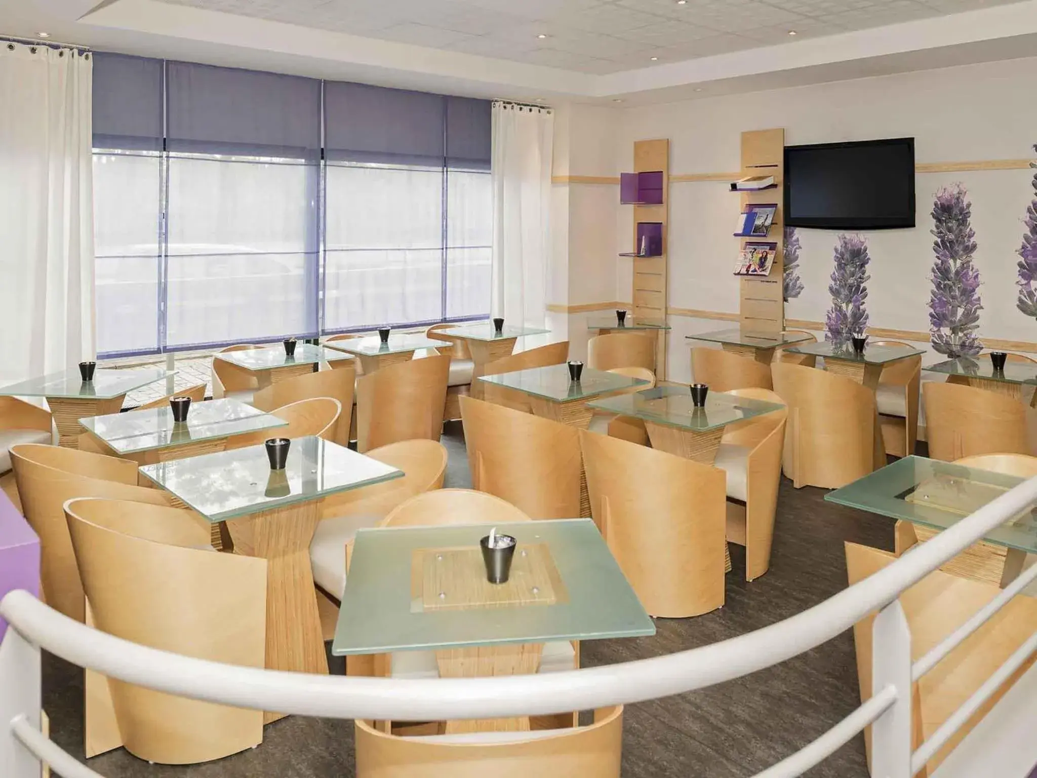 Lounge or bar in ibis Metz Centre Gare Lounge or bar in ibis Metz Centre Gare