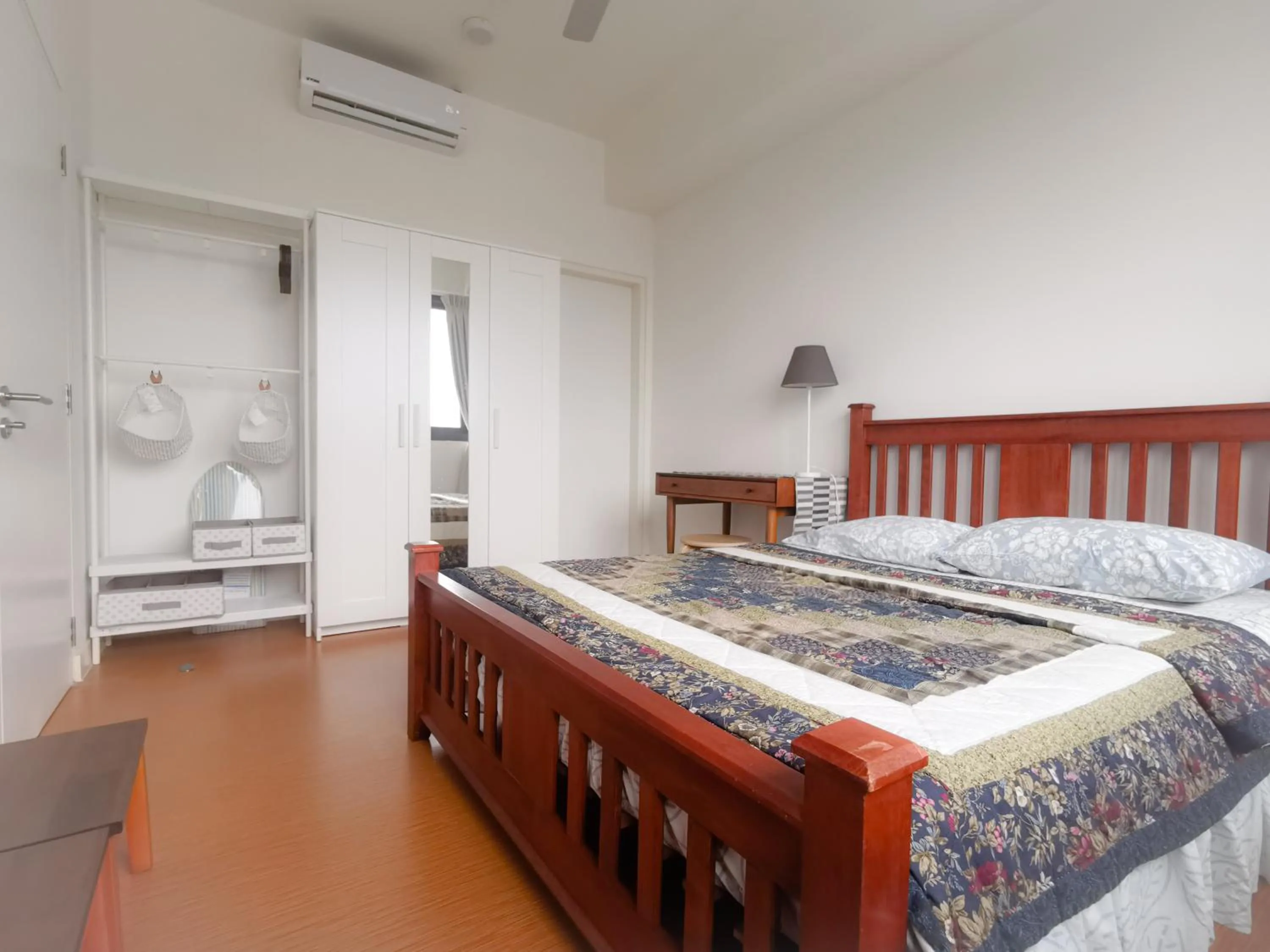 Bedroom, Bed in The Alder - The Hub SS2